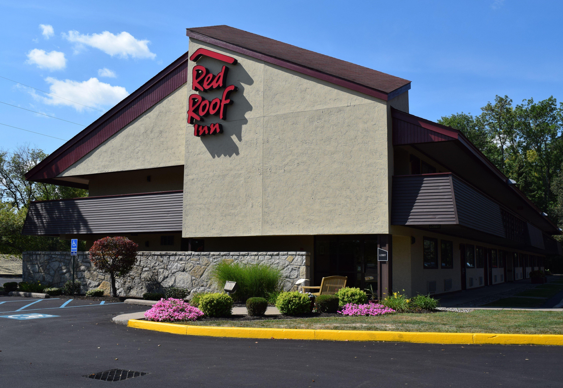 Vista Exterior Red Roof Inn Utica
