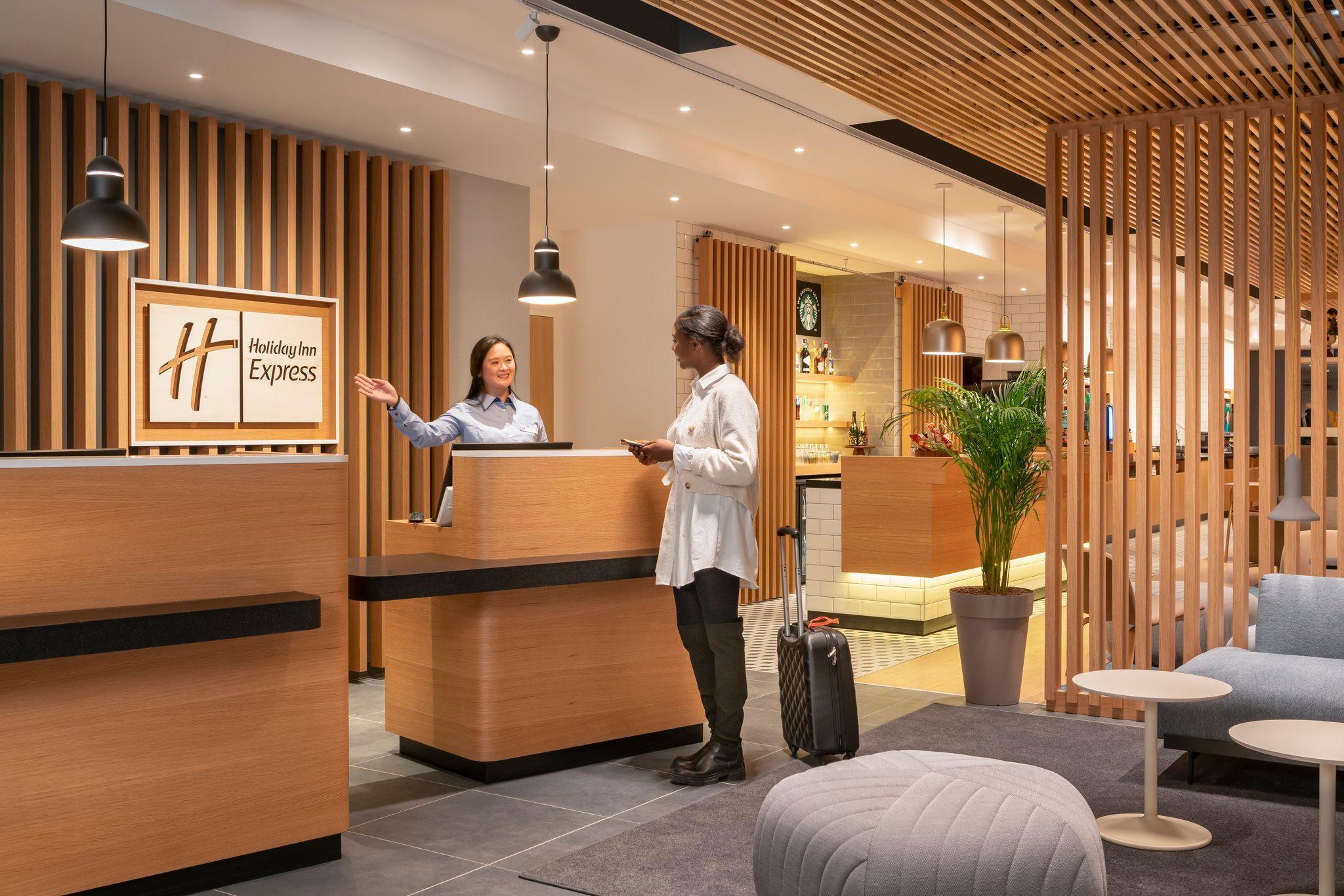 Vista Lobby Holiday Inn Express Marne La Vallee Val D Europe by IHG