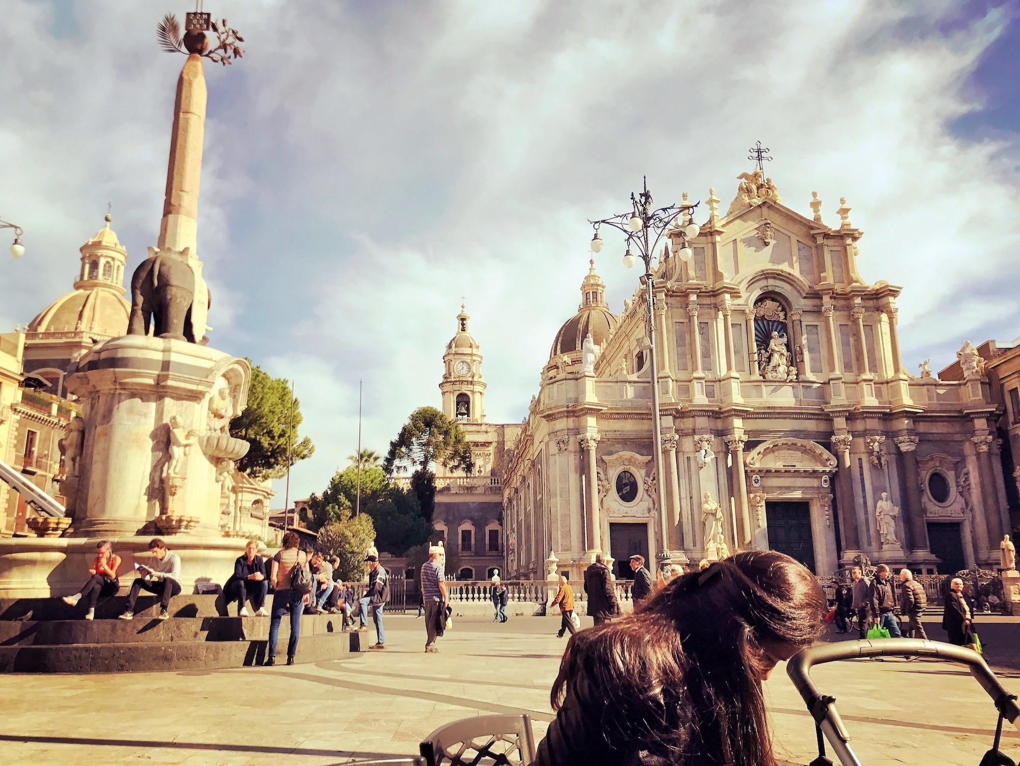 Vista Exterior Scene Suites Apartments