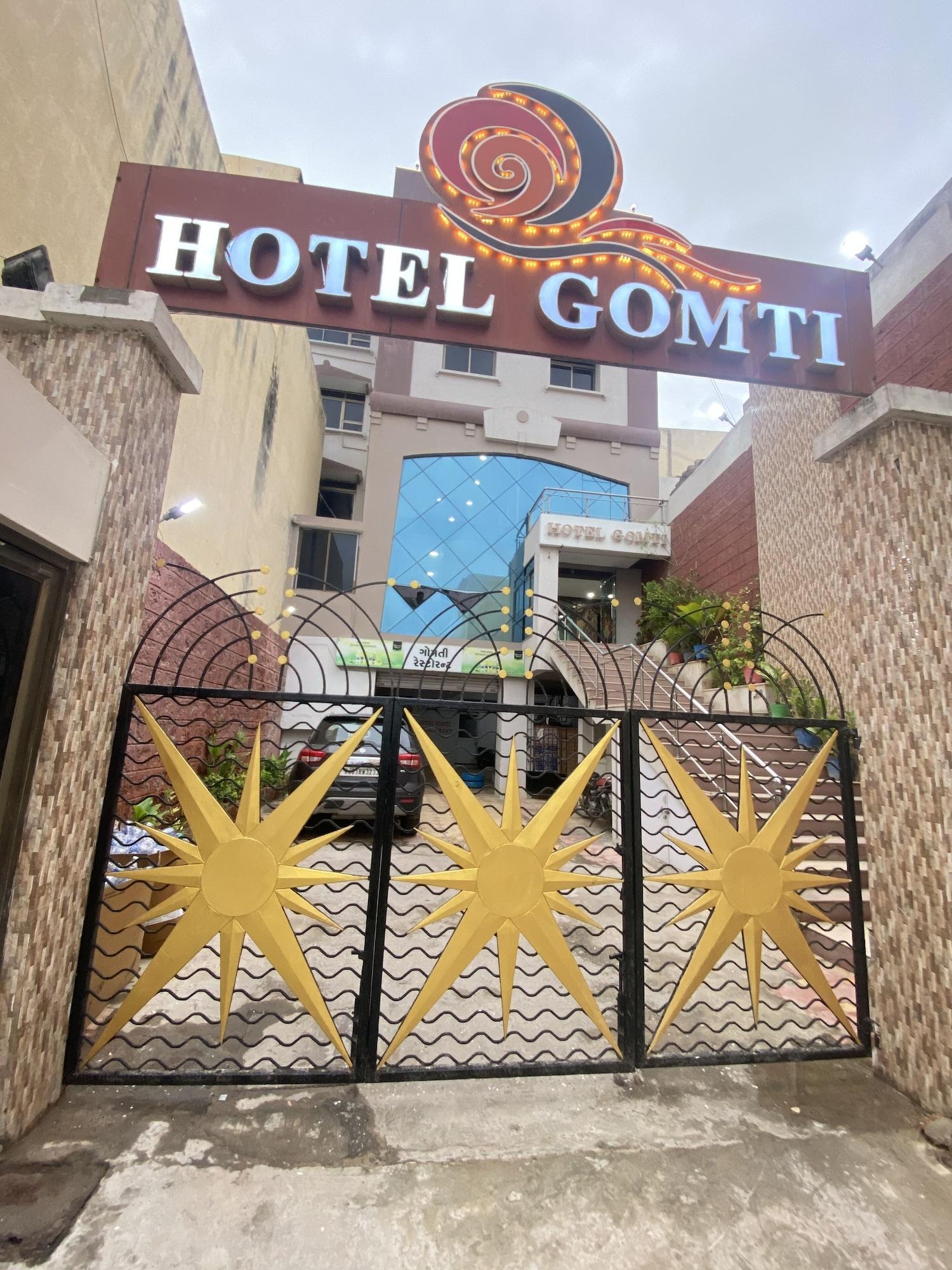 Vista Exterior Hotel Gomti