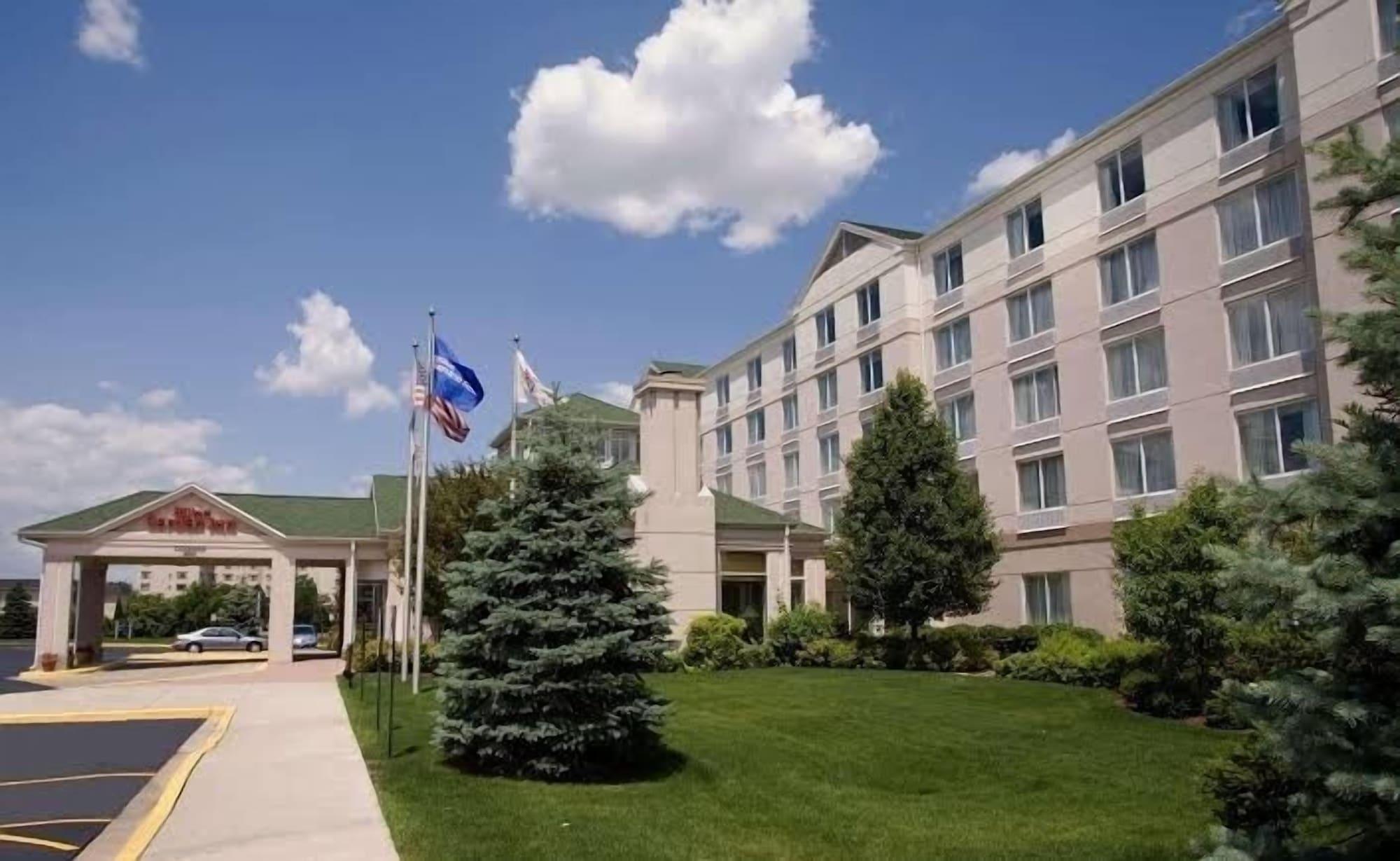 Vista Exterior Hilton Garden Inn Chicago / Oak Brook