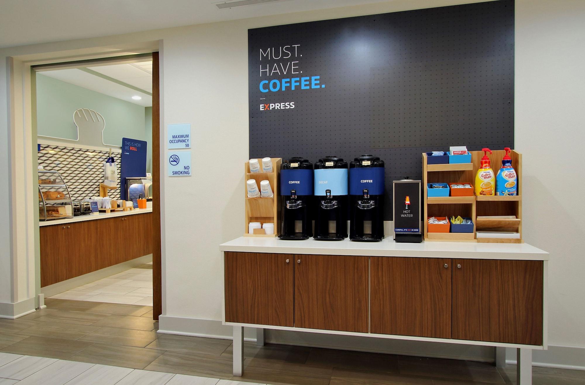 Bar/Salón Holiday Inn Express Hotel & Suites Panama City-Tyndall by IHG
