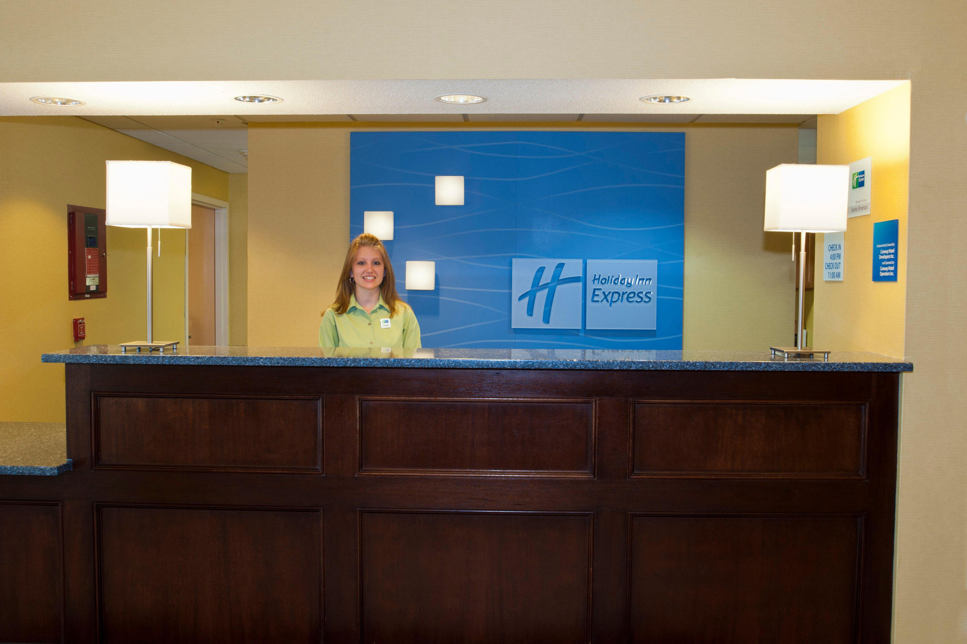 Vista Lobby Holiday Inn Express Hotel and Suites North Conway