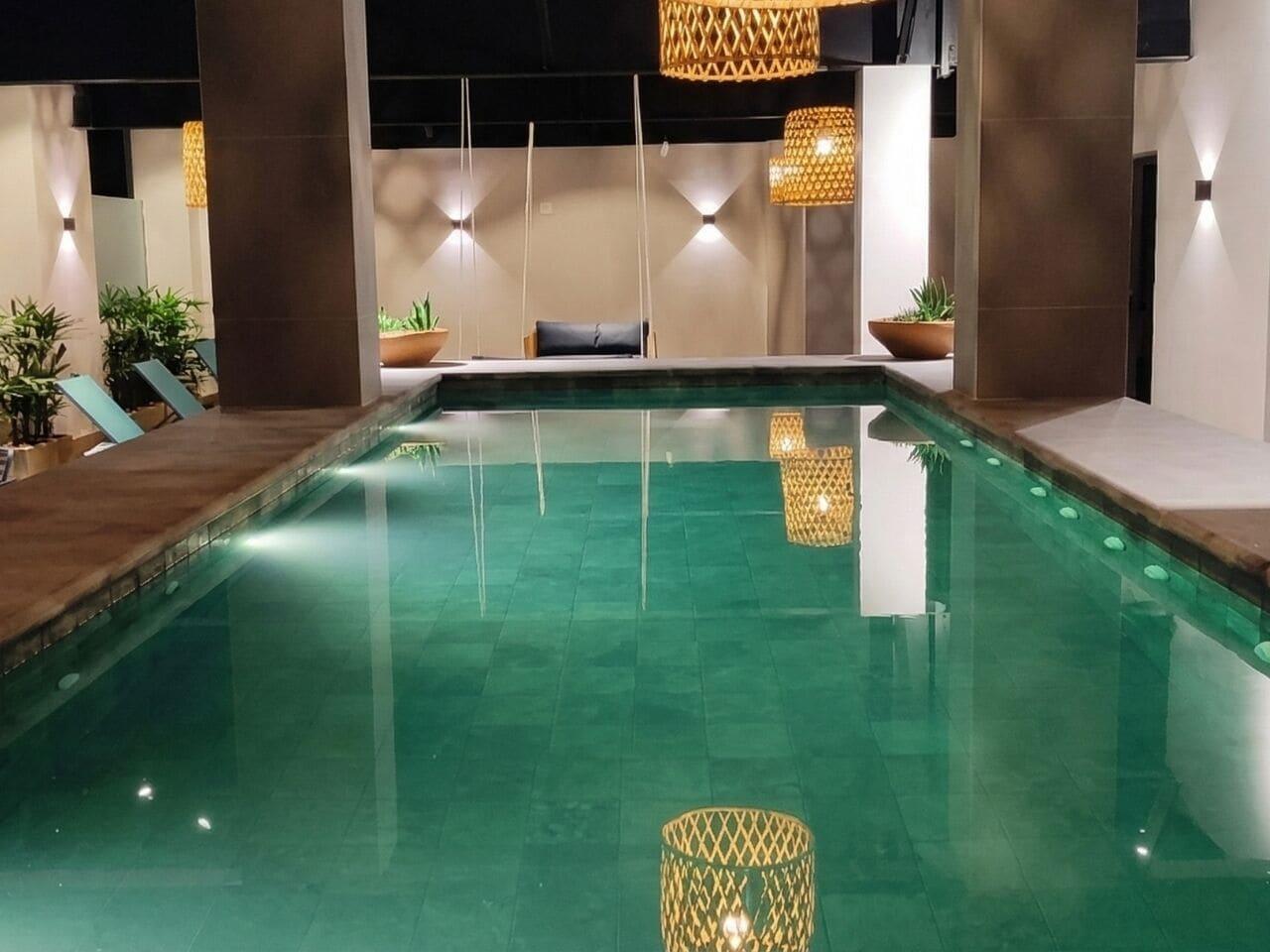 Vista da piscina Kastel Petrópolis