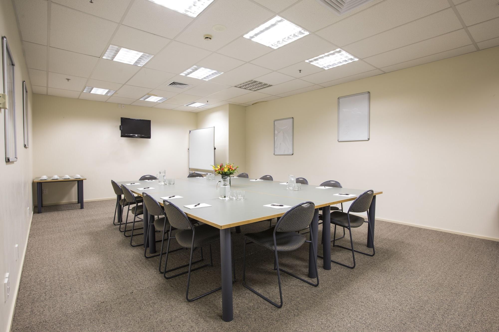 Sala de Reuniones Quest on Johnston