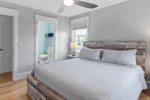 Alquiler Vacacional - Newly remodeled home-Stay close to beach w/easy access to Newport