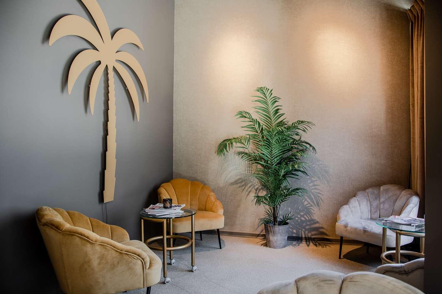 Vista Lobby Palm Tree Hotel, BW Signature Collection