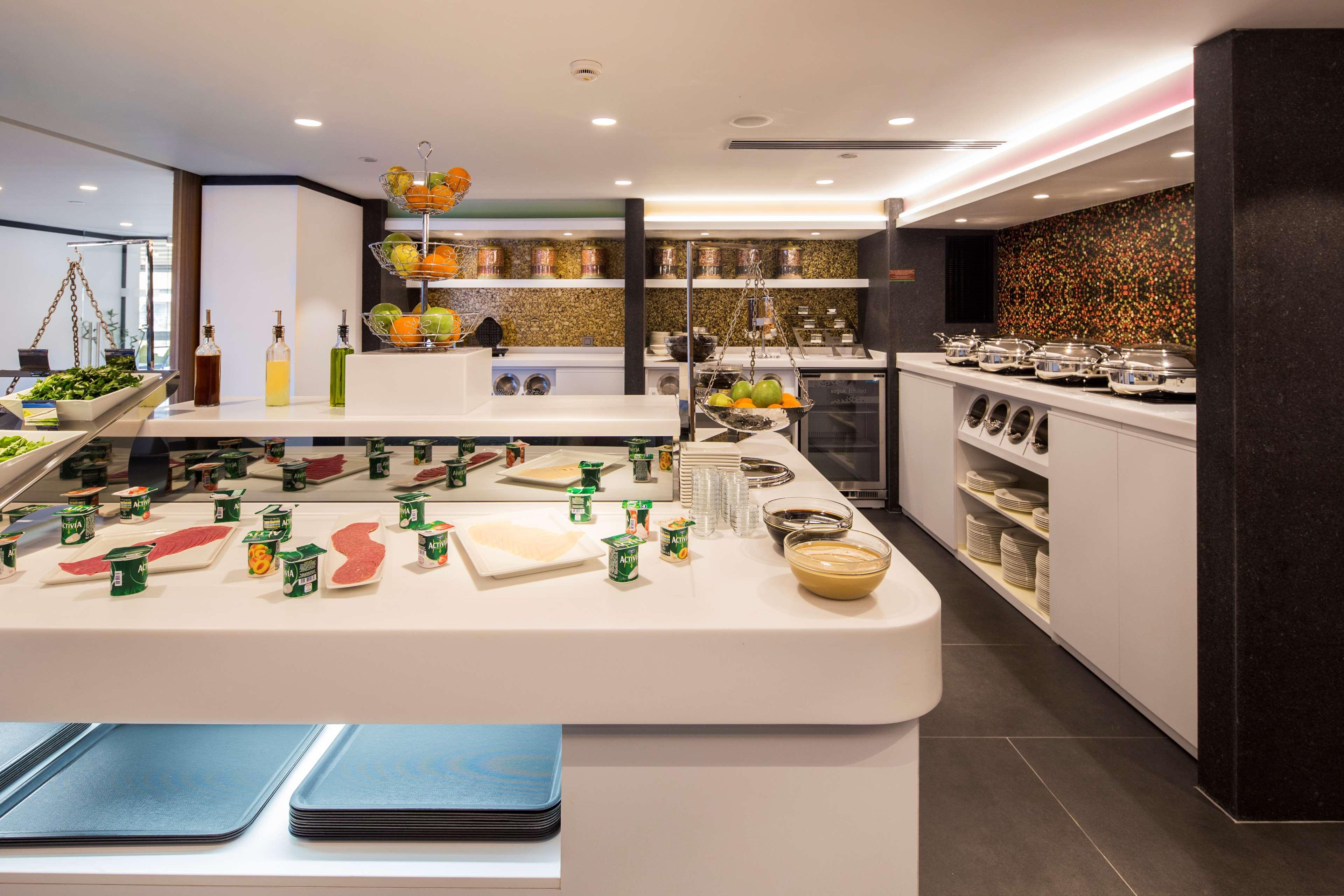 Restaurant Hampton by Hilton Istanbul Kurtkoy