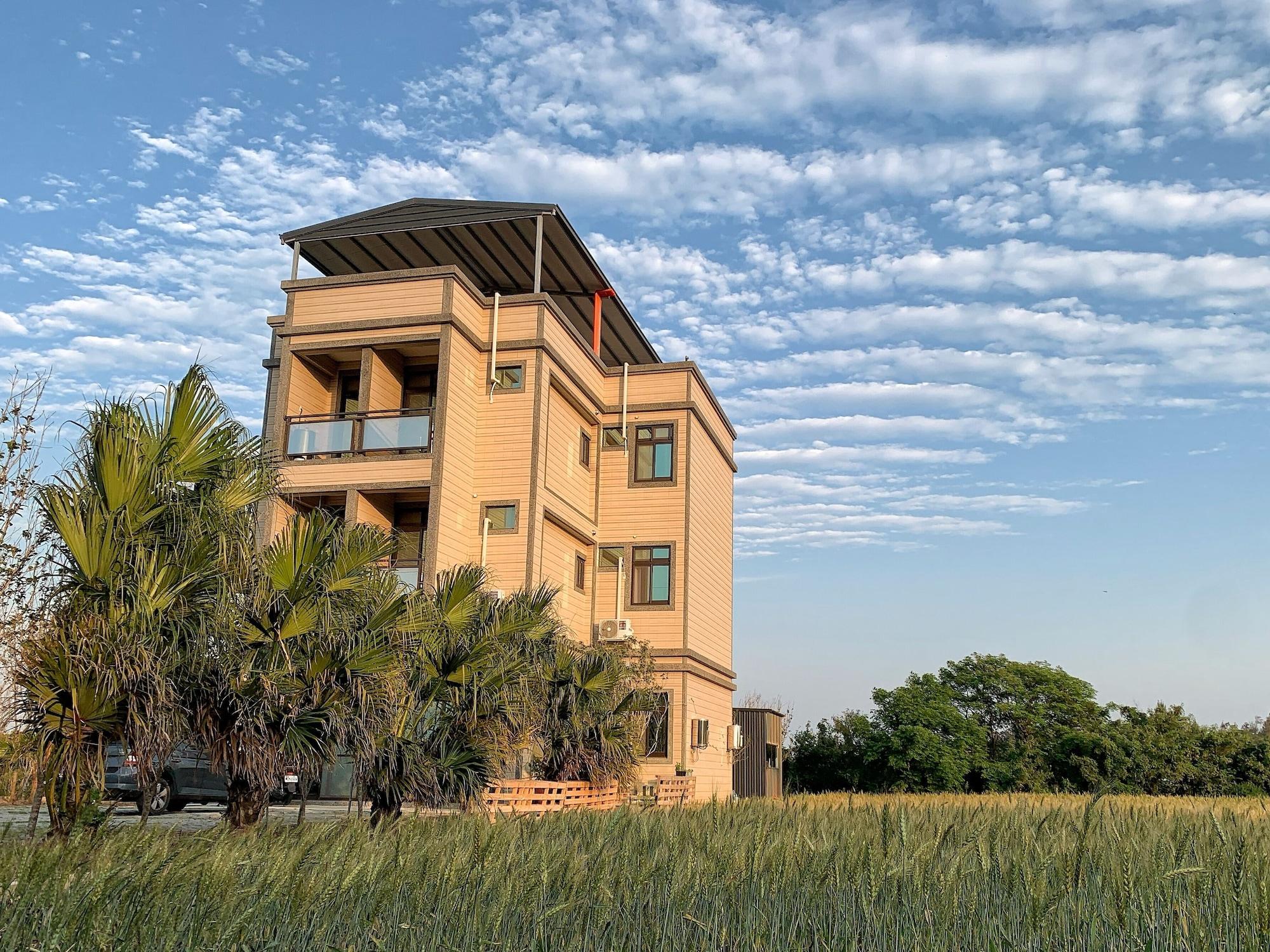 Varios White Cat B&B