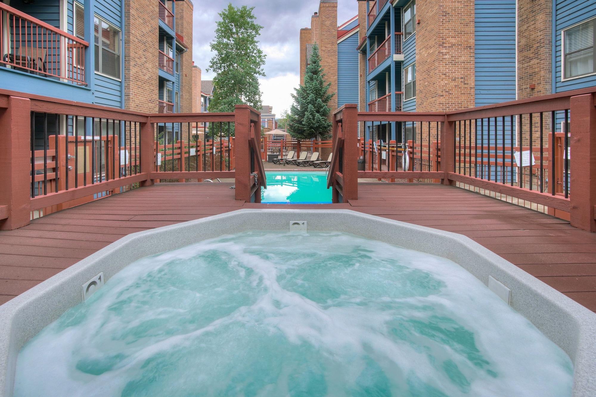 Spa 4br Renovated - Sleeps 12- Downtown Breck by RedAwning