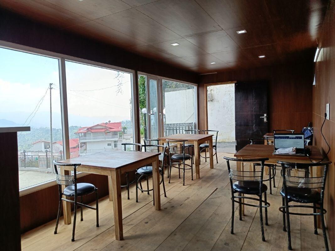 Restaurant Blue Bird Home Stay