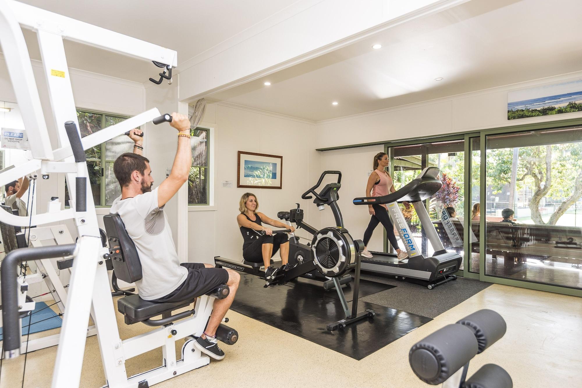 Gimnasio The Oasis Apartments and Treetop Houses