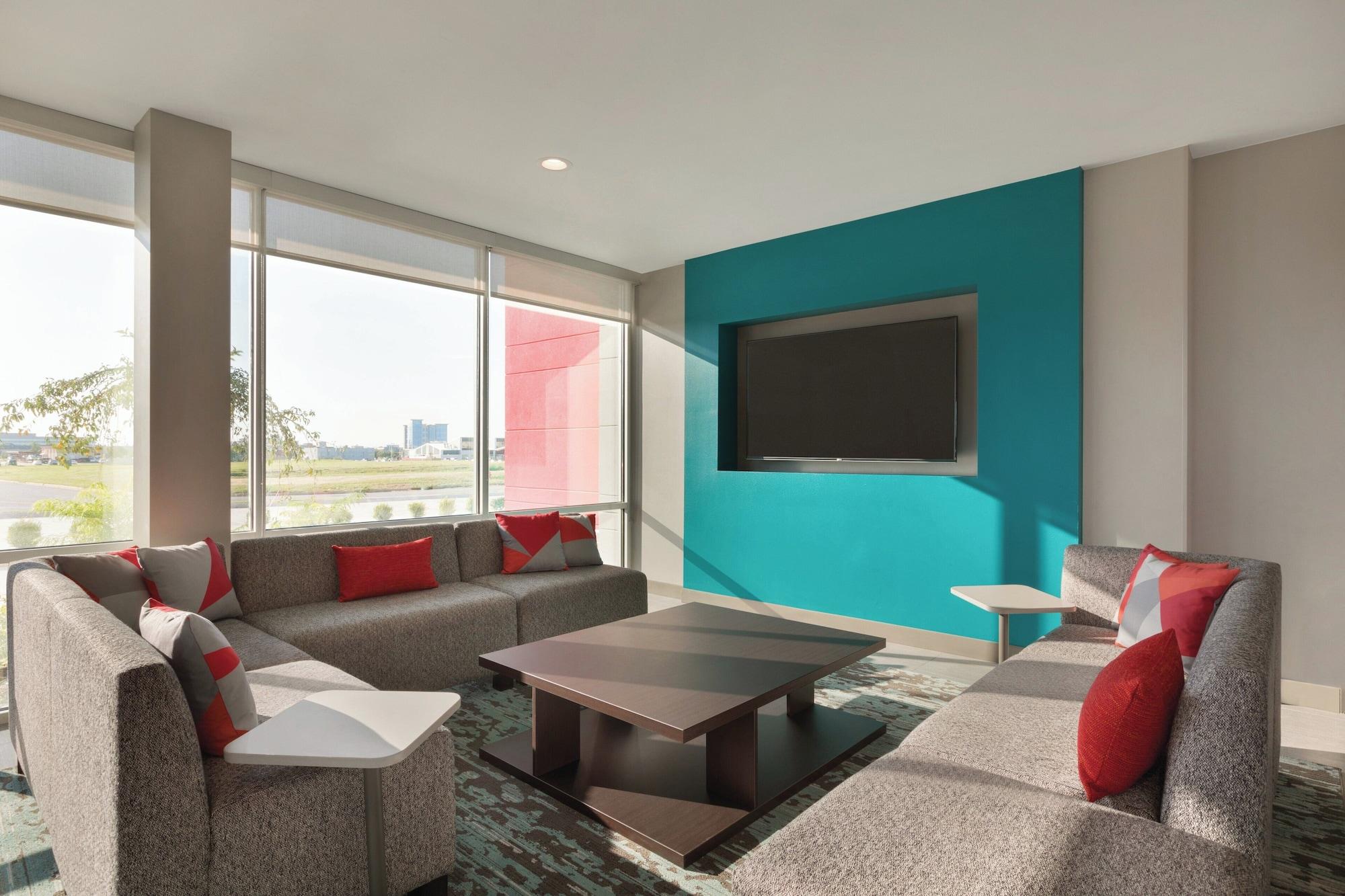 Vista Exterior avid hotel California - Lexington Park by IHG