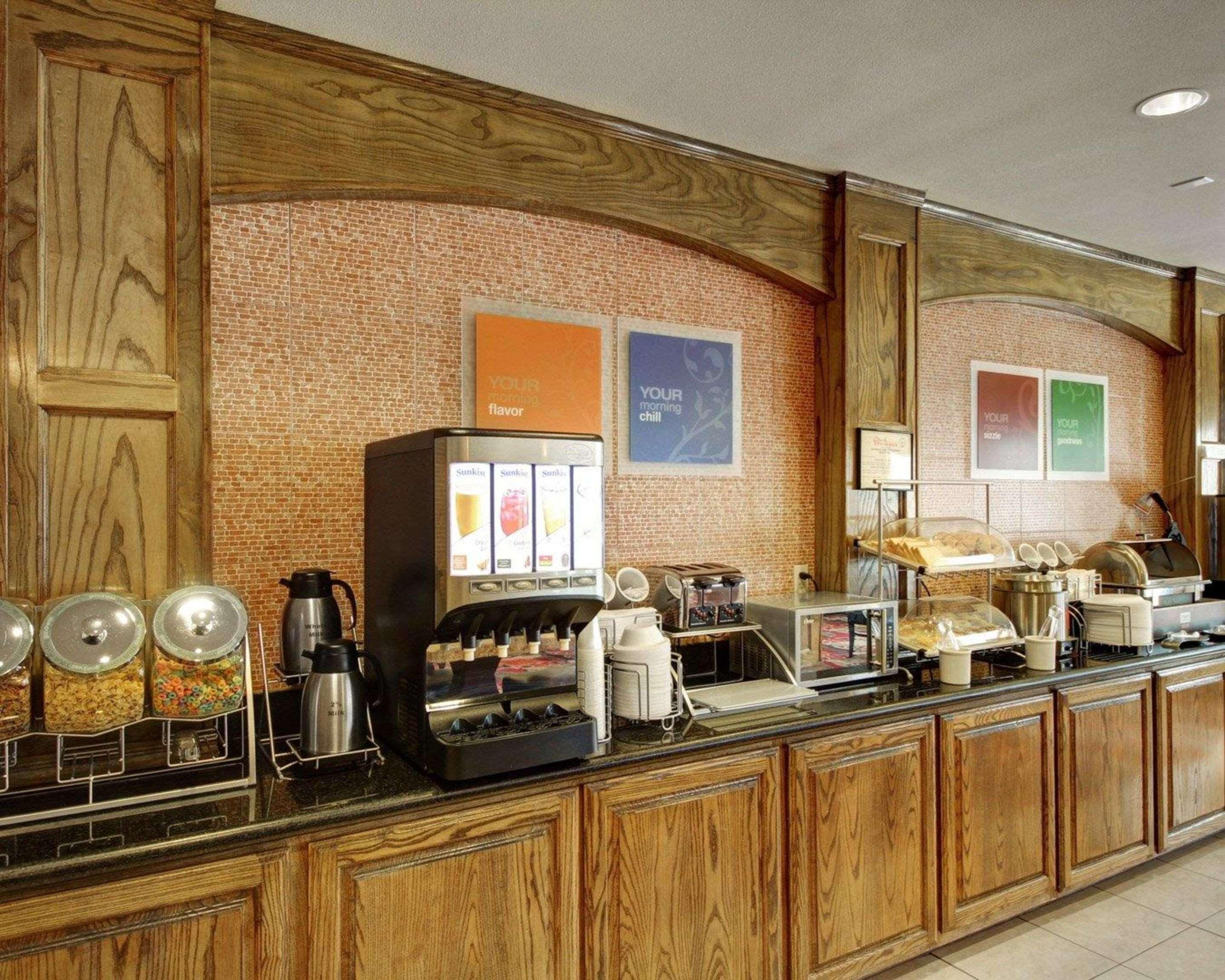 Restaurant Comfort Inn & Suites Donna near I-2