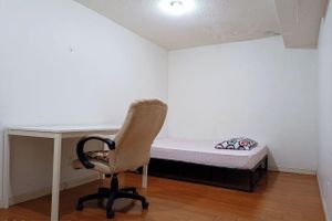 Alquiler Vacacional - Cozy Nest- Basement Double Bed with Private Washroom, Central Scarborough