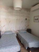 Arriendo temporal - "An Endless Summer"!  Apartment with a courtyard, a 5-minute walk from the beach.