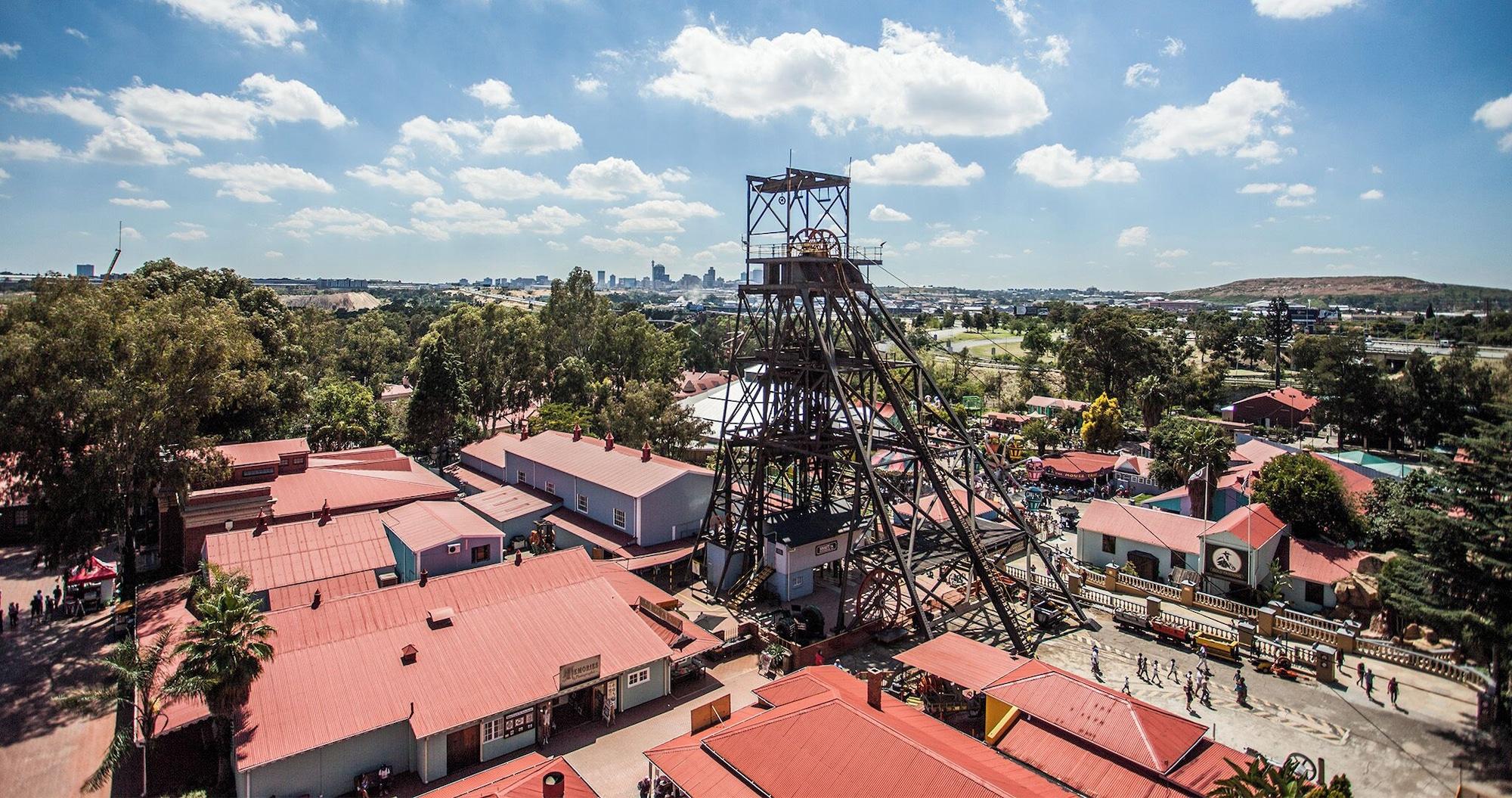 Vista Exterior Gold Reef City Theme Park Hotel