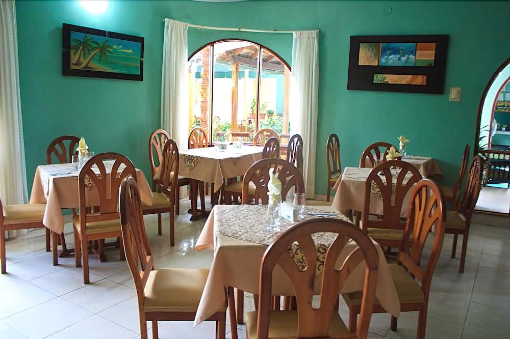 Restaurant Hotel & Suites La Posada de Lobo