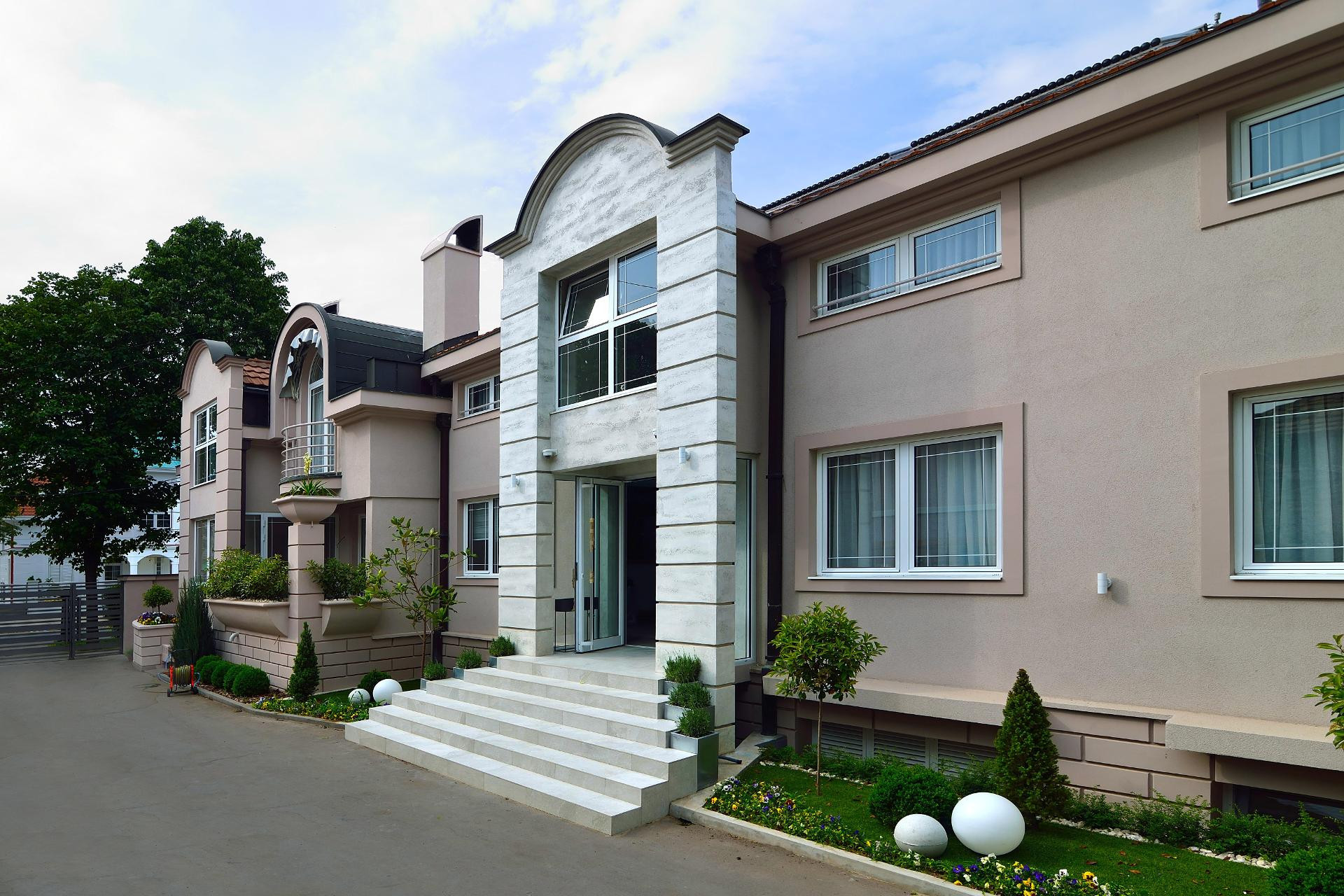 Vista Exterior Garni Hotel D10