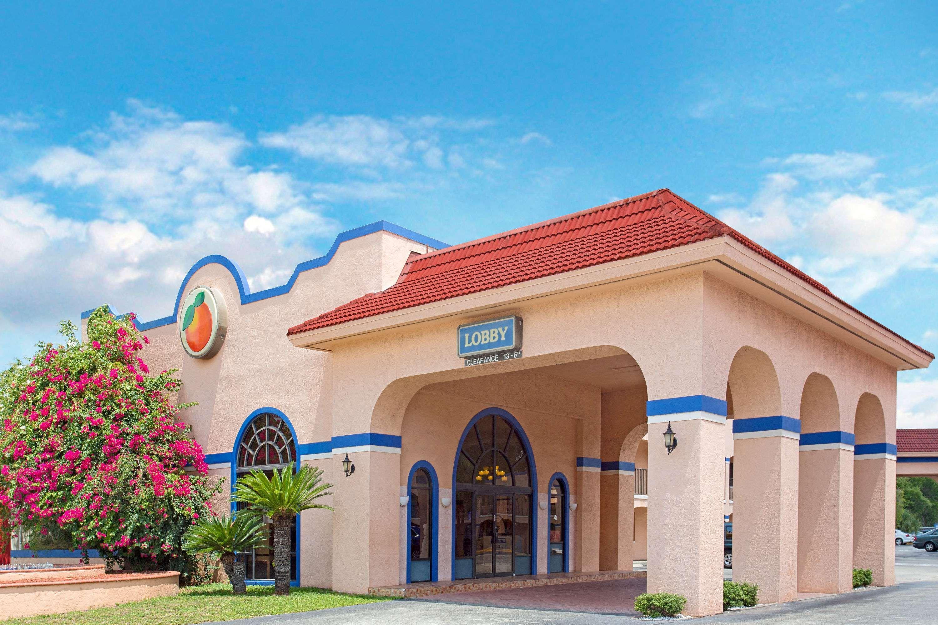 Vista Exterior Stayable Kissimmee West