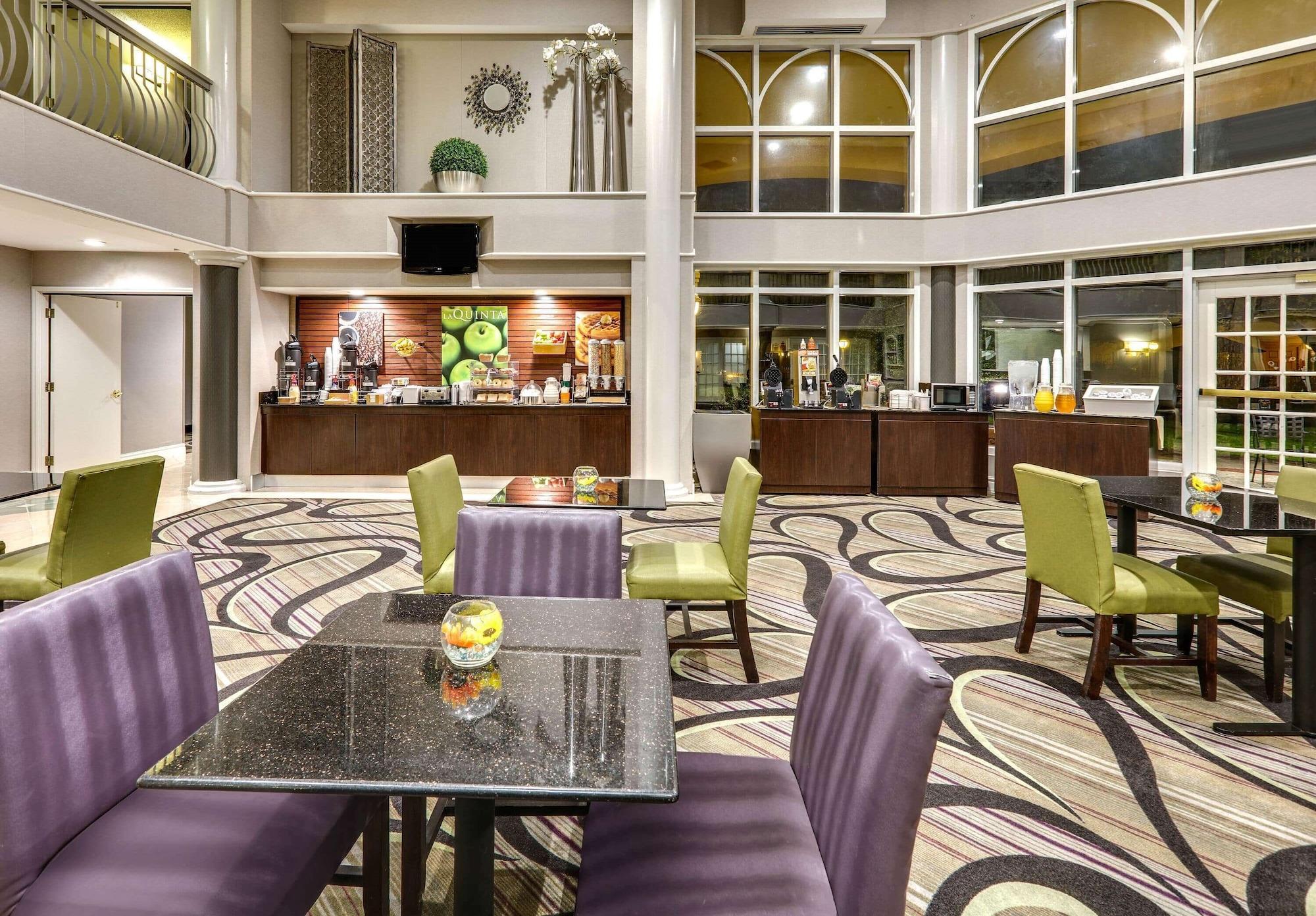 Restaurant La Quinta Inn & Suites by Wyndham Dallas - Addison Galleria