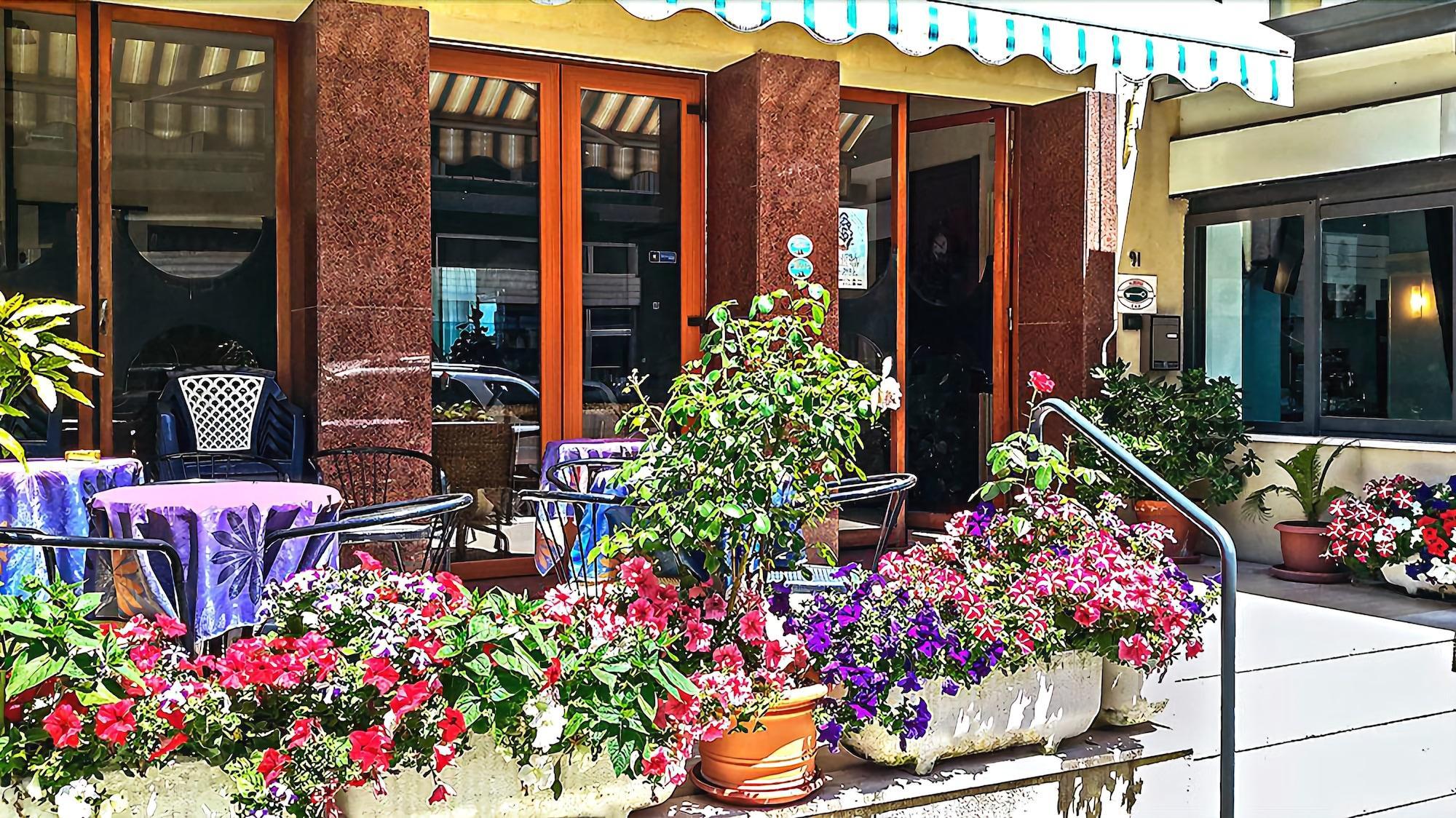 Vista Exterior NAUTIC BEACH HOTEL