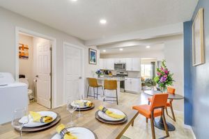 Alquiler Vacacional - Central Albuquerque Getaway w/ Hot Tub & Grill!