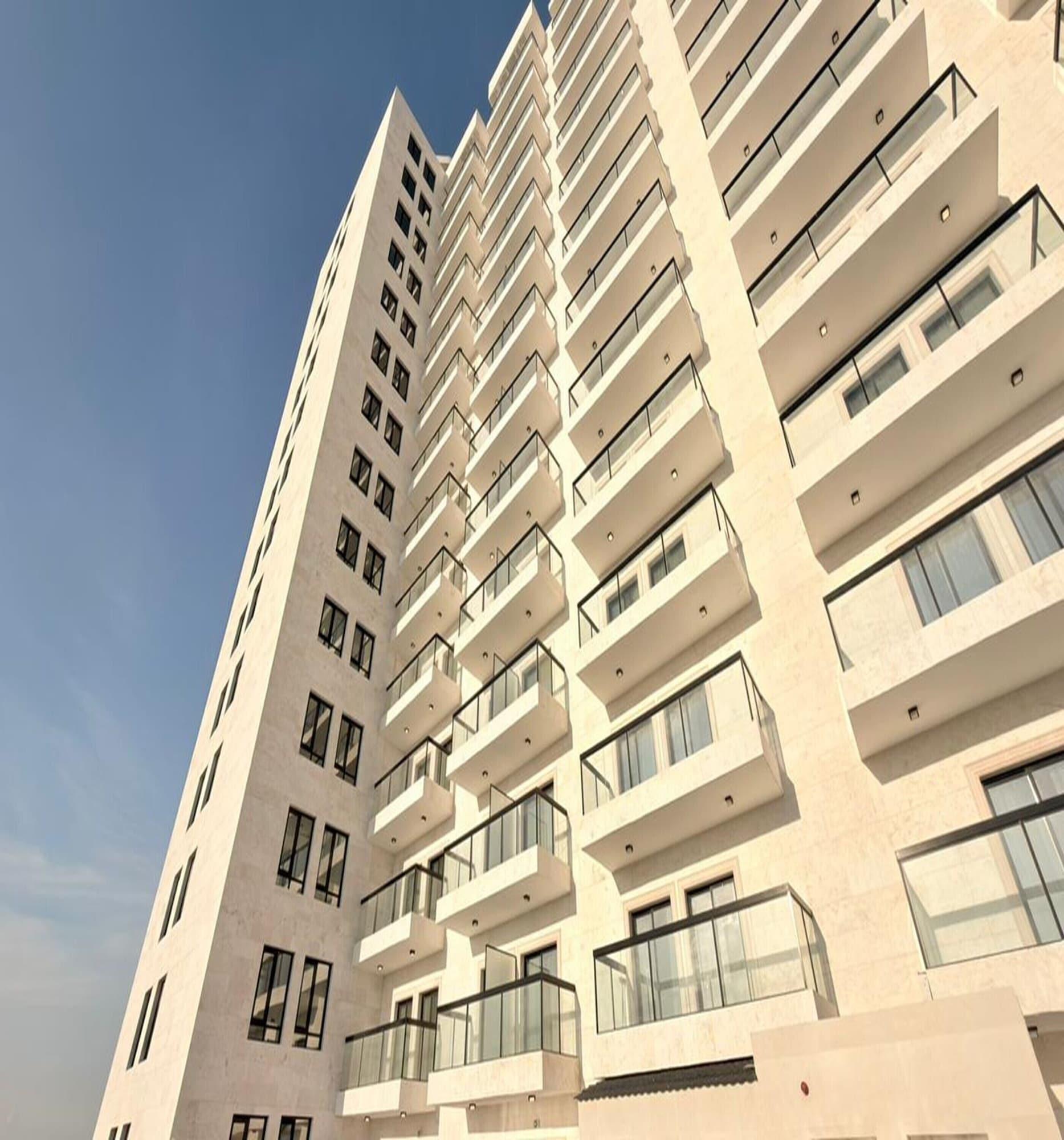 Vista Exterior Luxury Apartment with Pool Gym