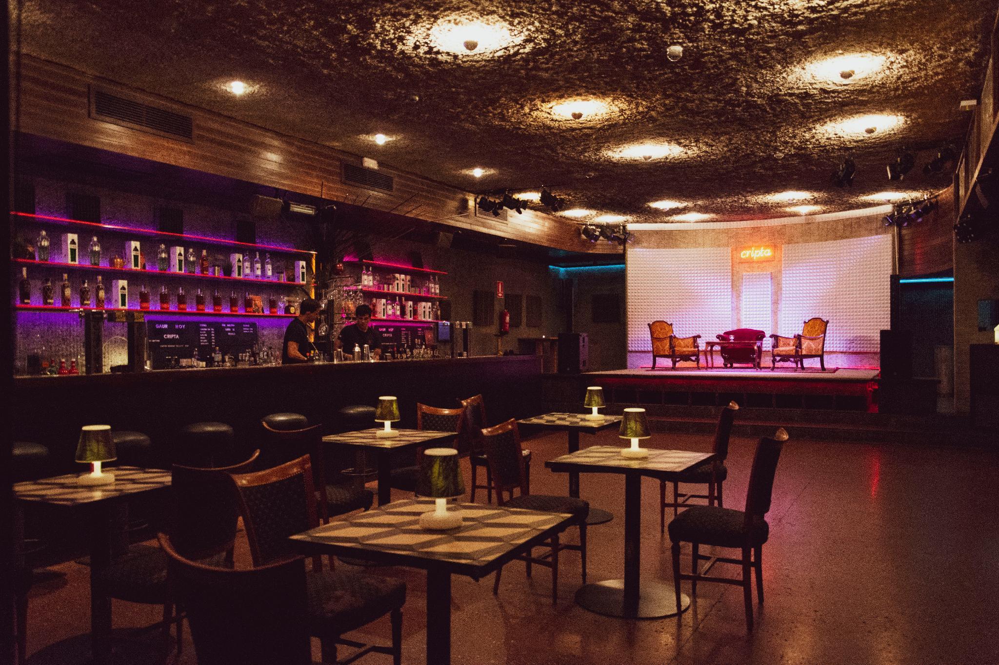 Restaurant A Room In The City