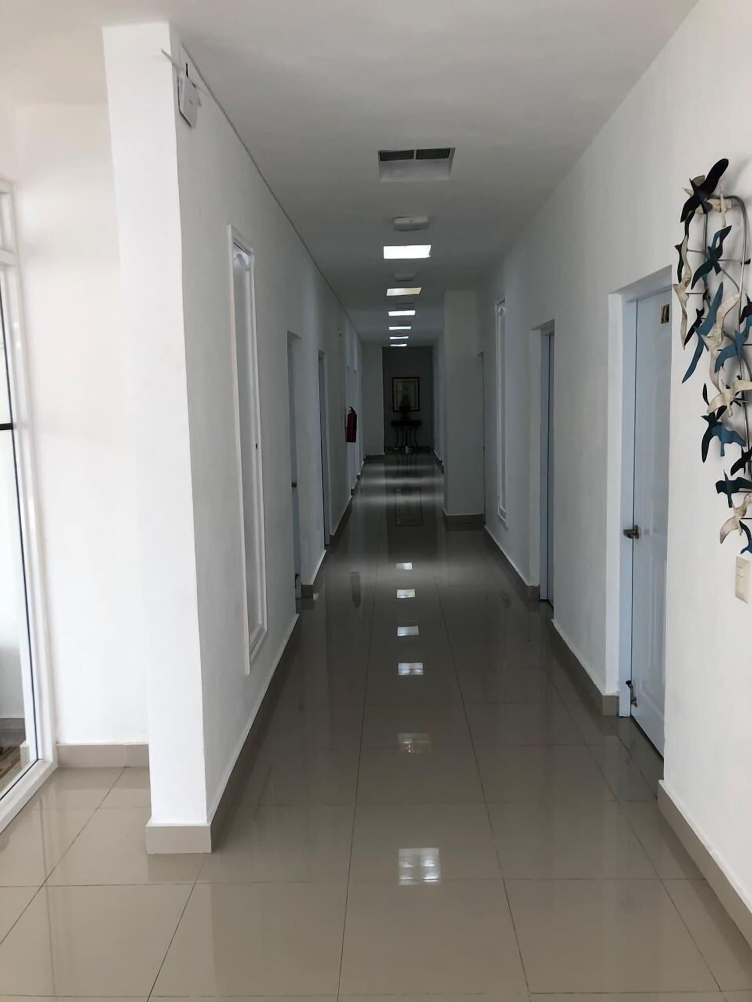Varios The Garden Hotel y Restaurant