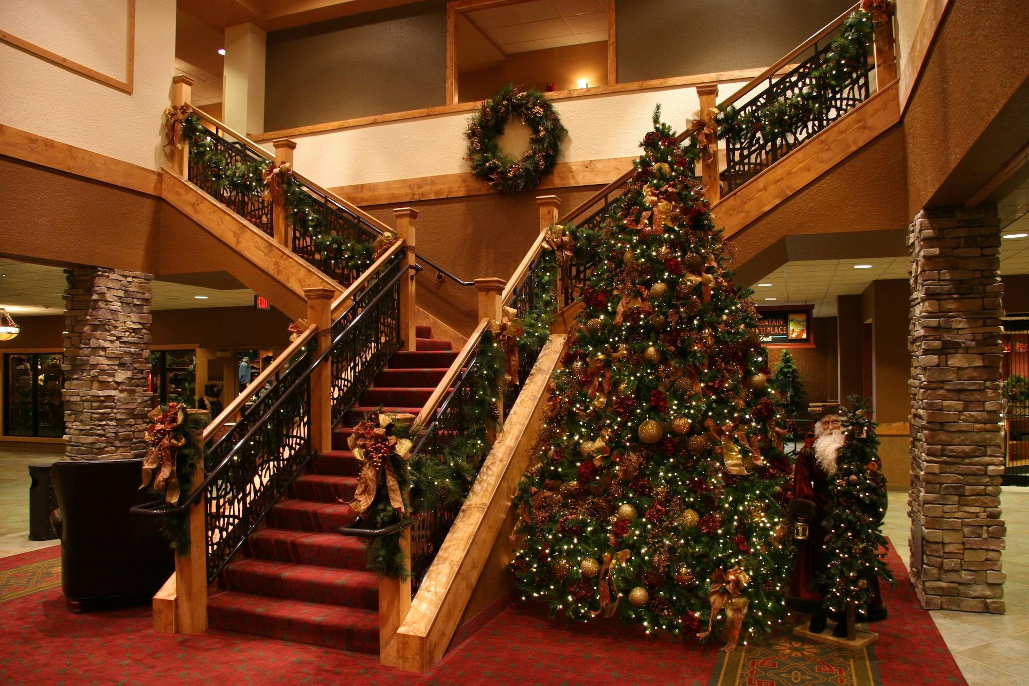 Vista Lobby Wilderness at the Smokies - Stone Hill Lodge