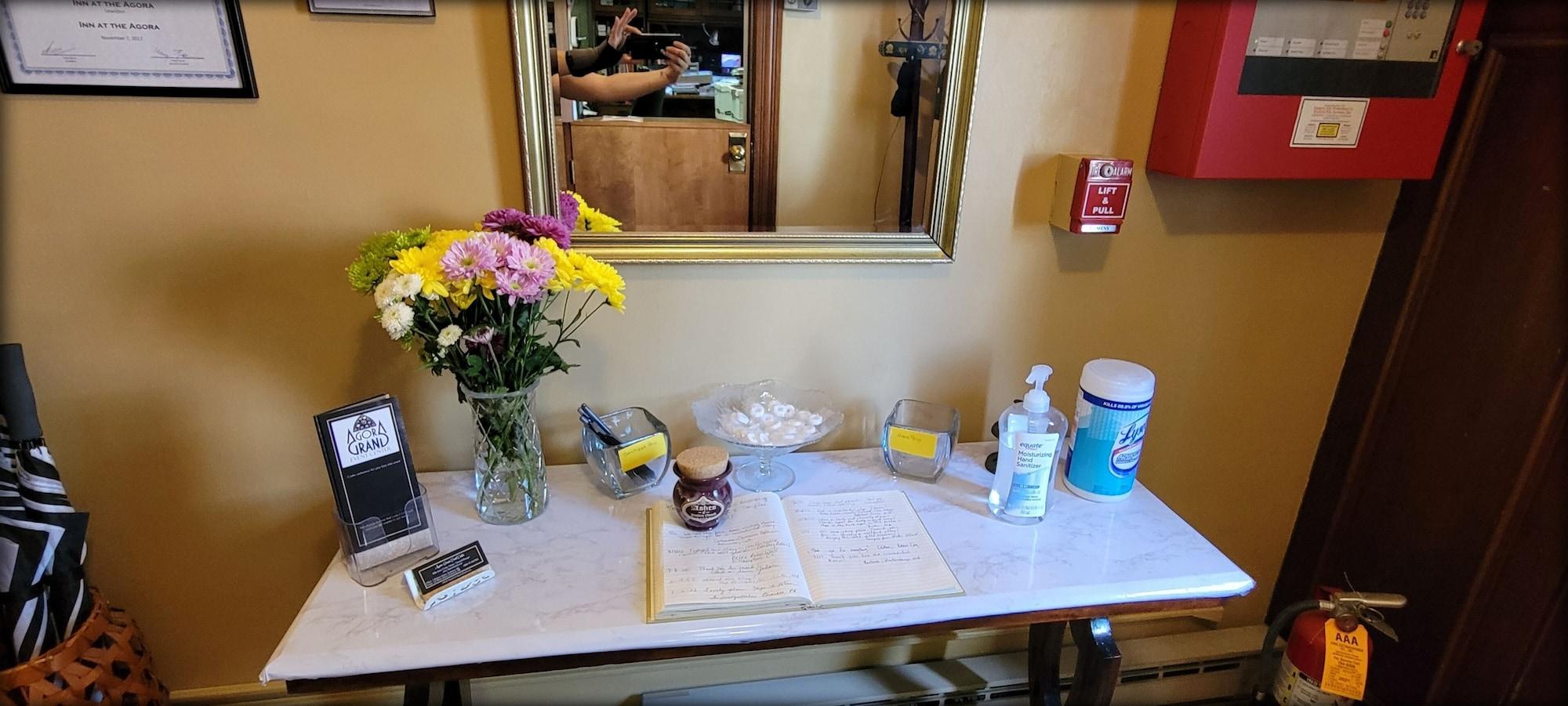 Vista Lobby Inn at the Agora