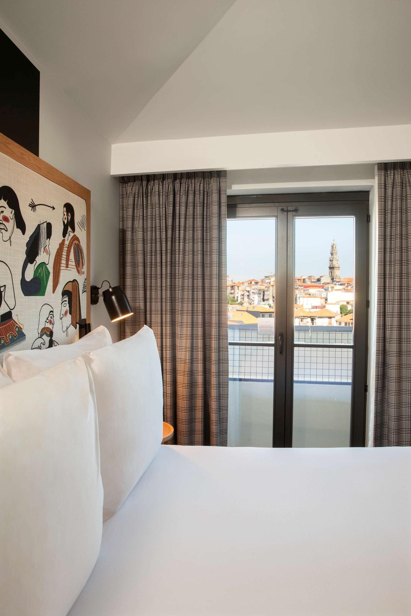 Habitación Se Catedral Hotel Porto, Tapestry Collection By Hilton