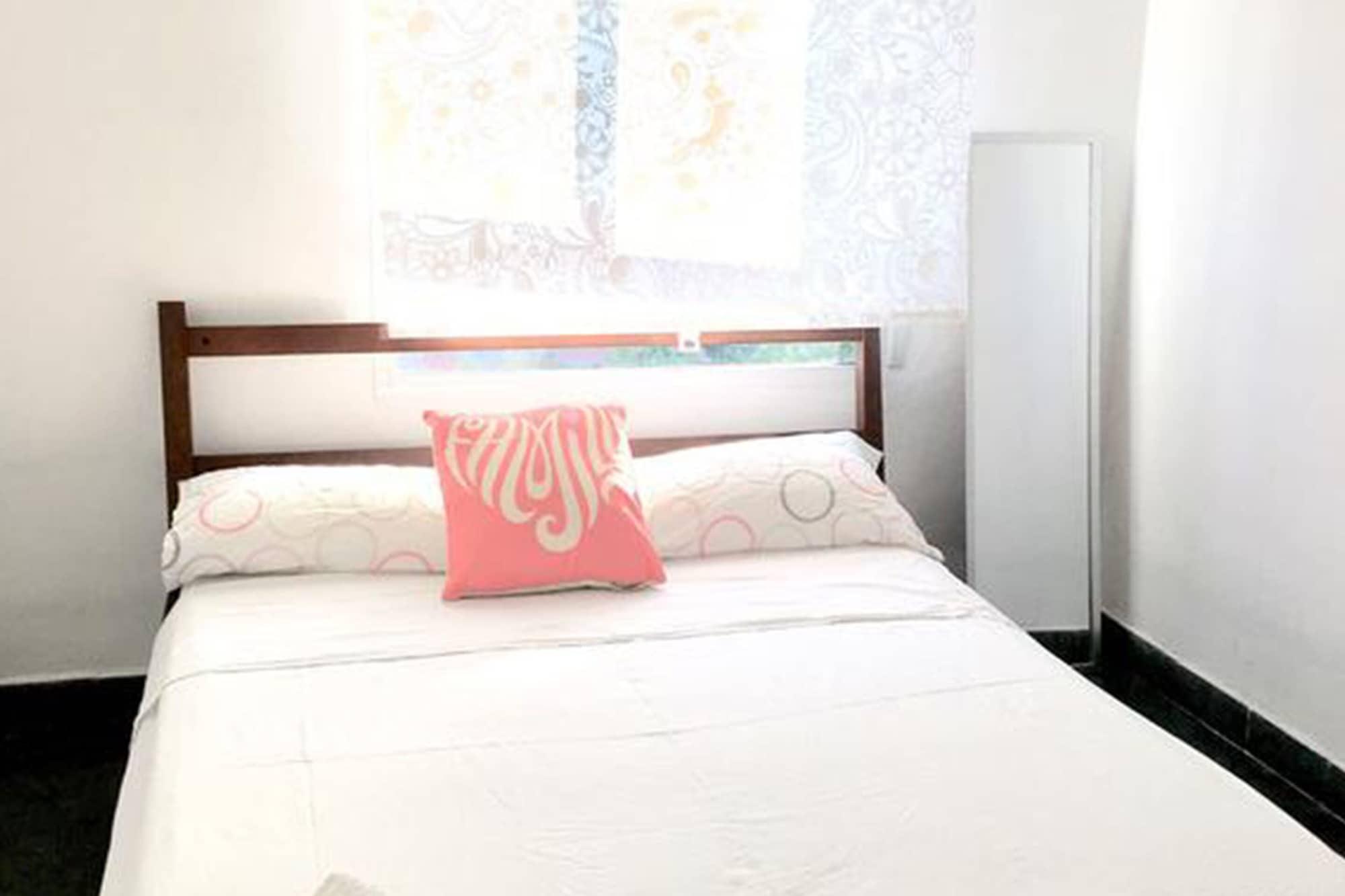 Varios OYO Guest House Torre de Quart