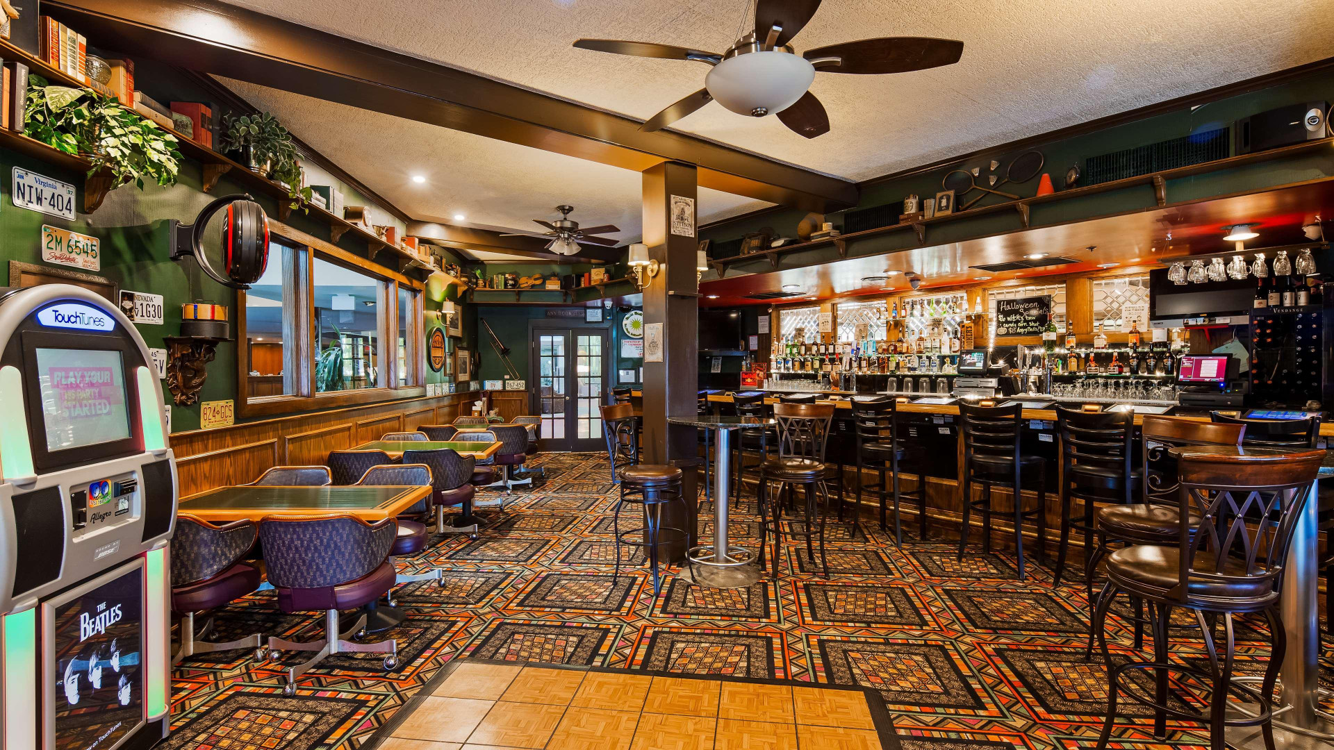 Bar/Salón SureStay Plus Hotel by Best Western Reno Airport