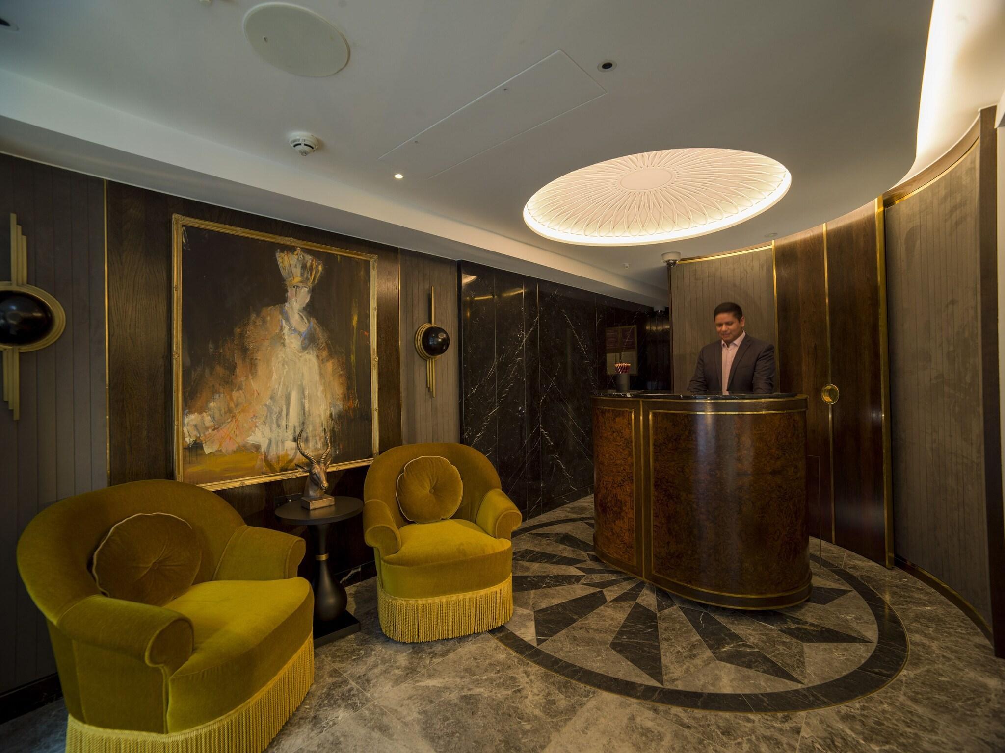 Vista Lobby The Guardsman Hotel and Residences