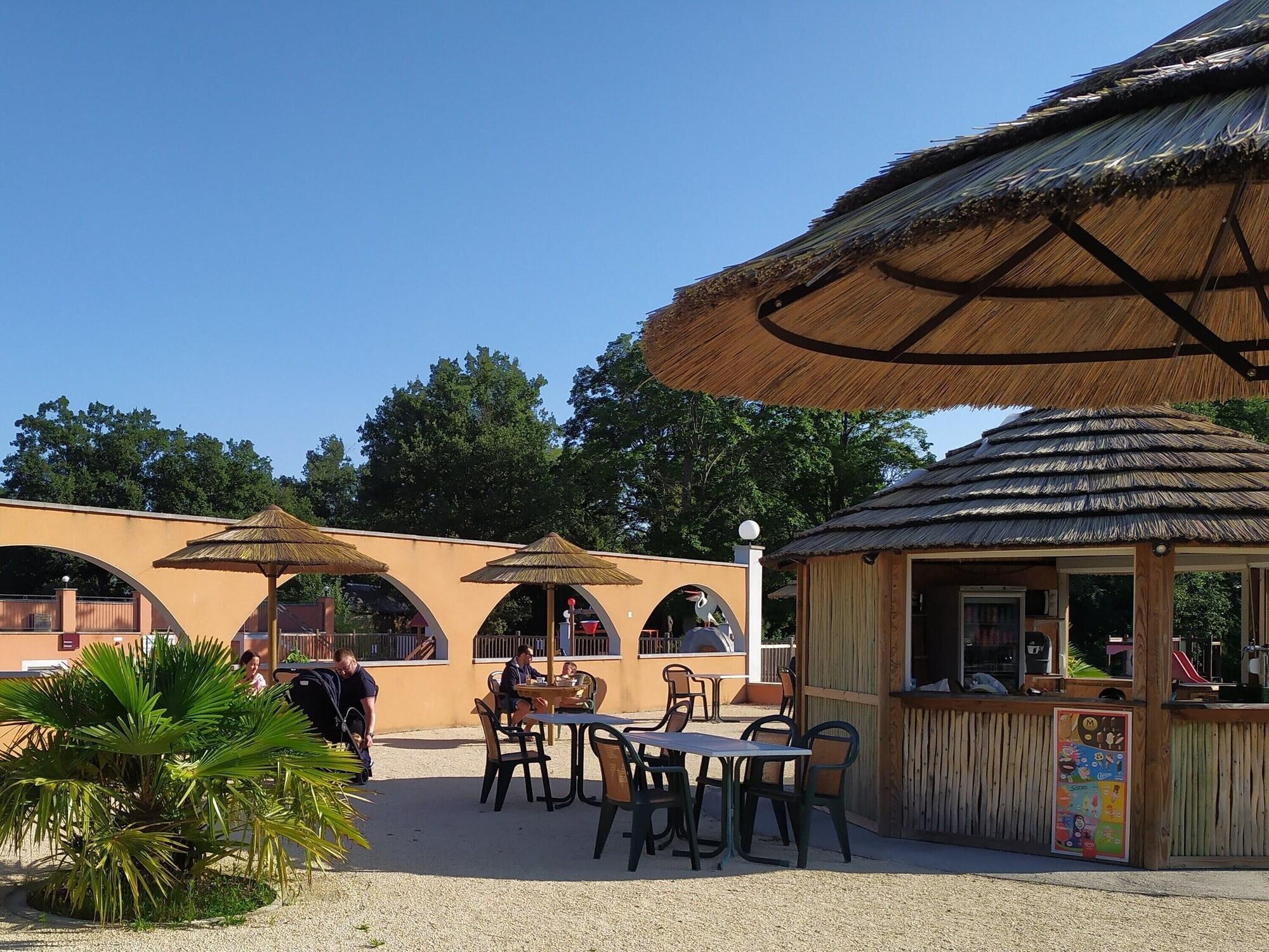Bar/Salón Camping Domaine de Senaud