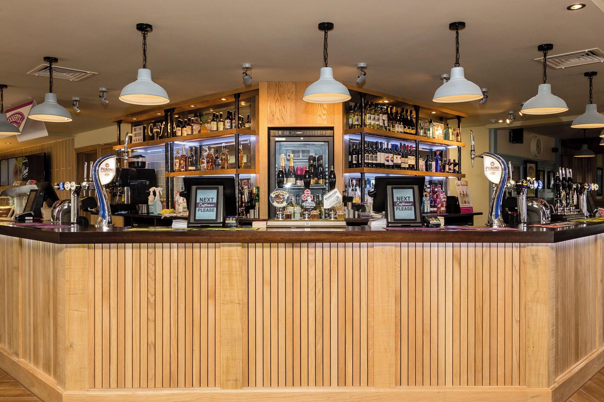 Bar/Salón The Aviator, formerly Smugglers Cove, Clacton On Sea by Marston's Inns