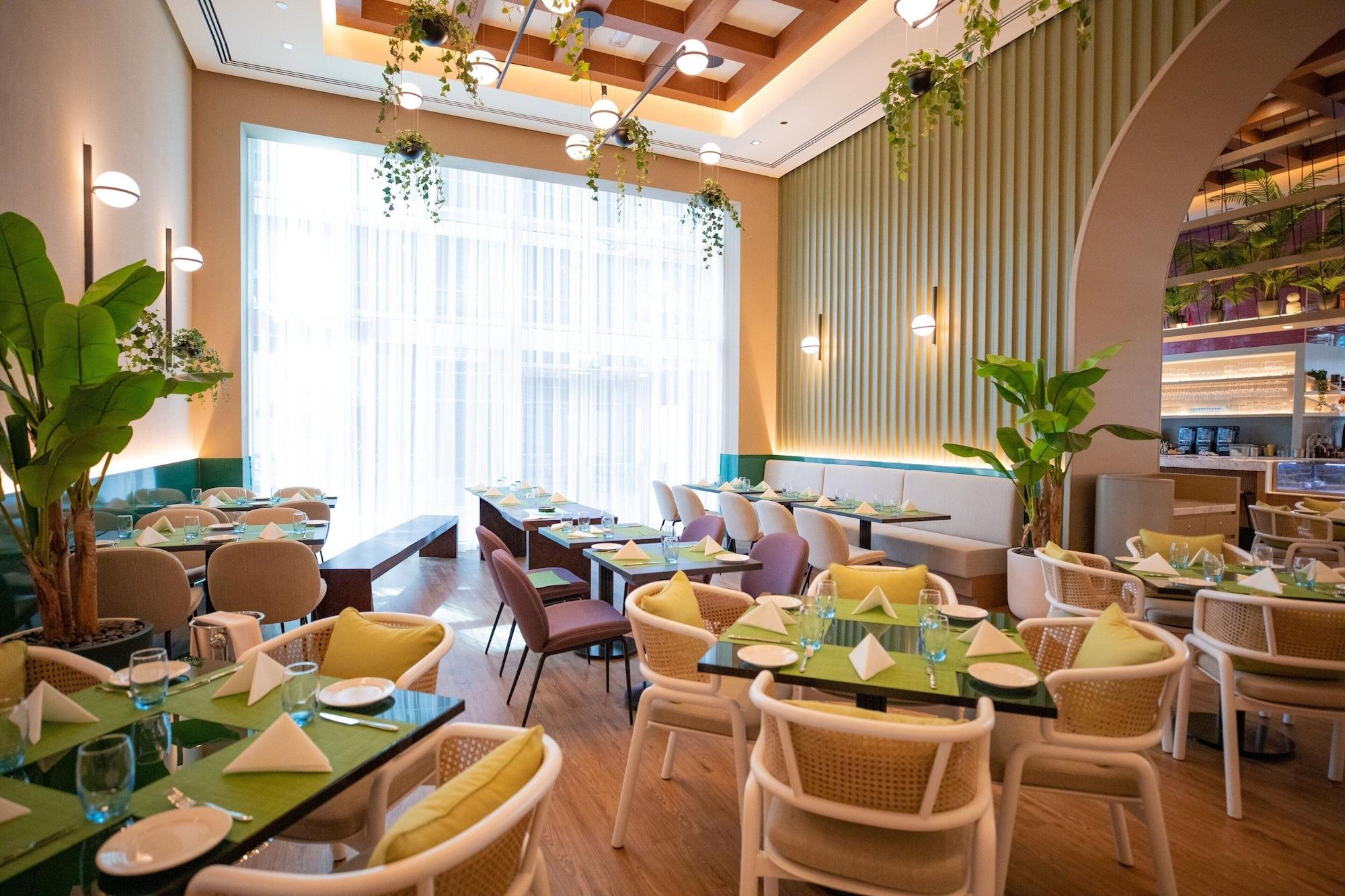 Restaurant Four Points by Sheraton Sheikh Zayed Road, Dubai