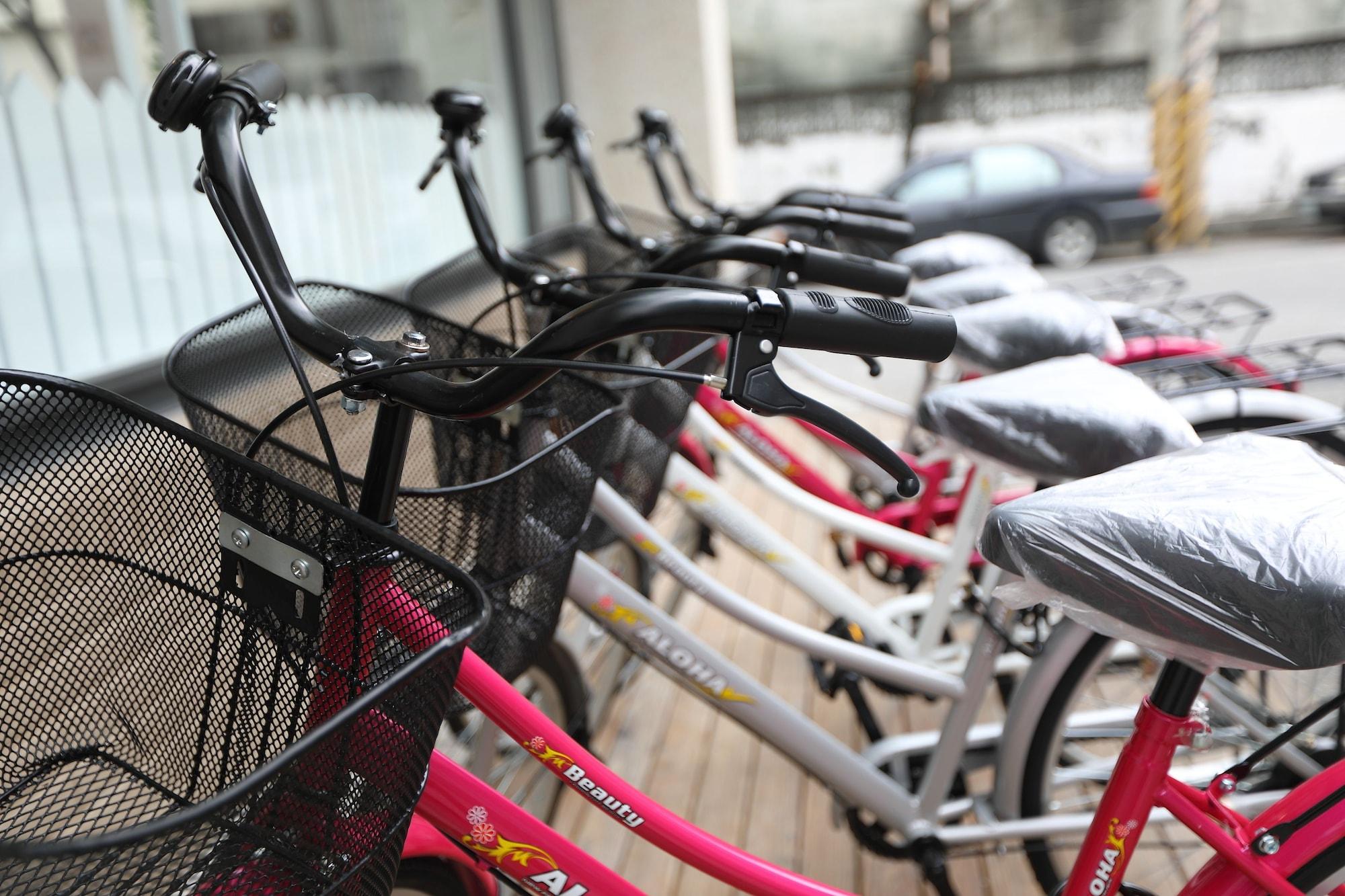 Varios Happiness station B&B