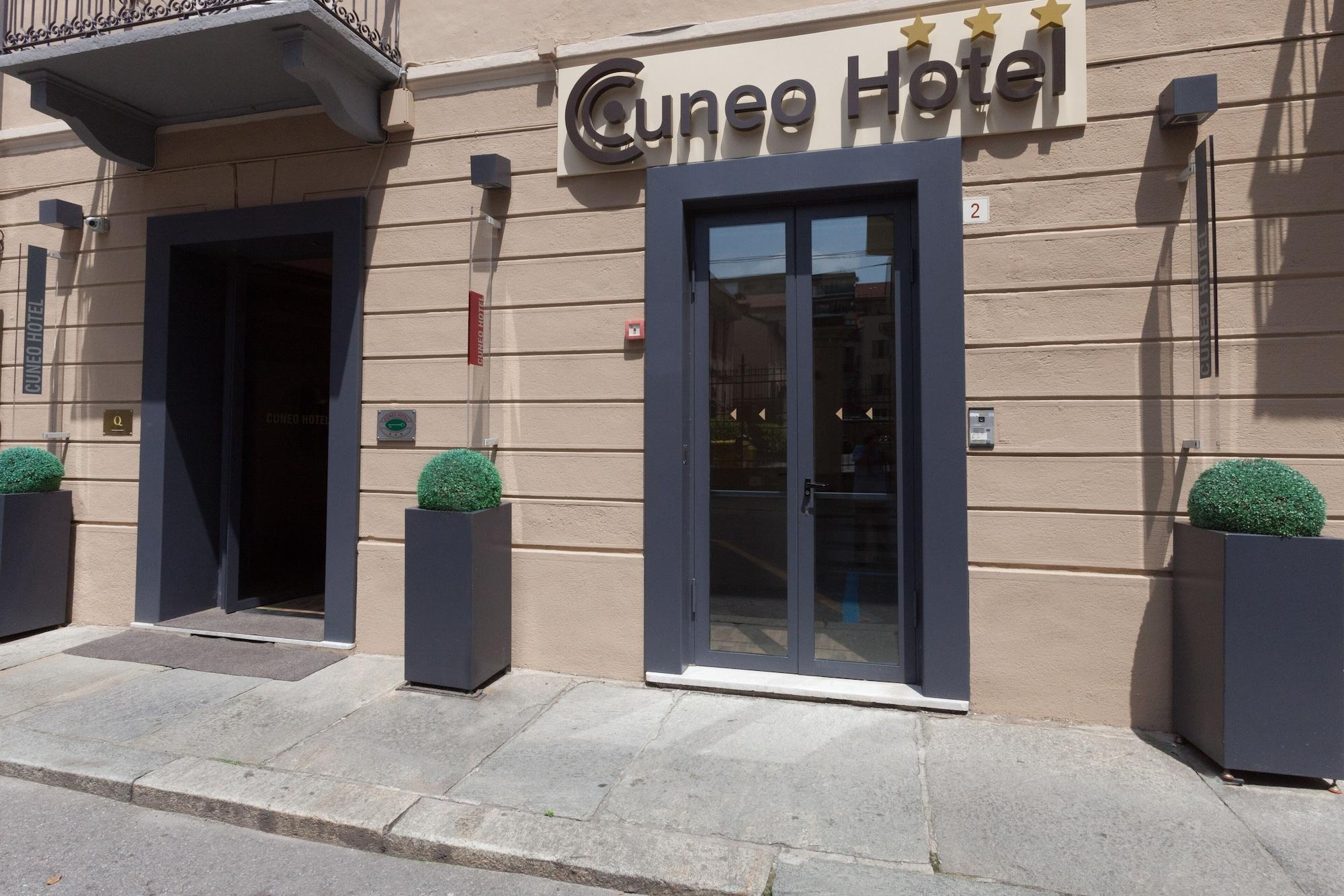 Vista Exterior Cuneo Hotel