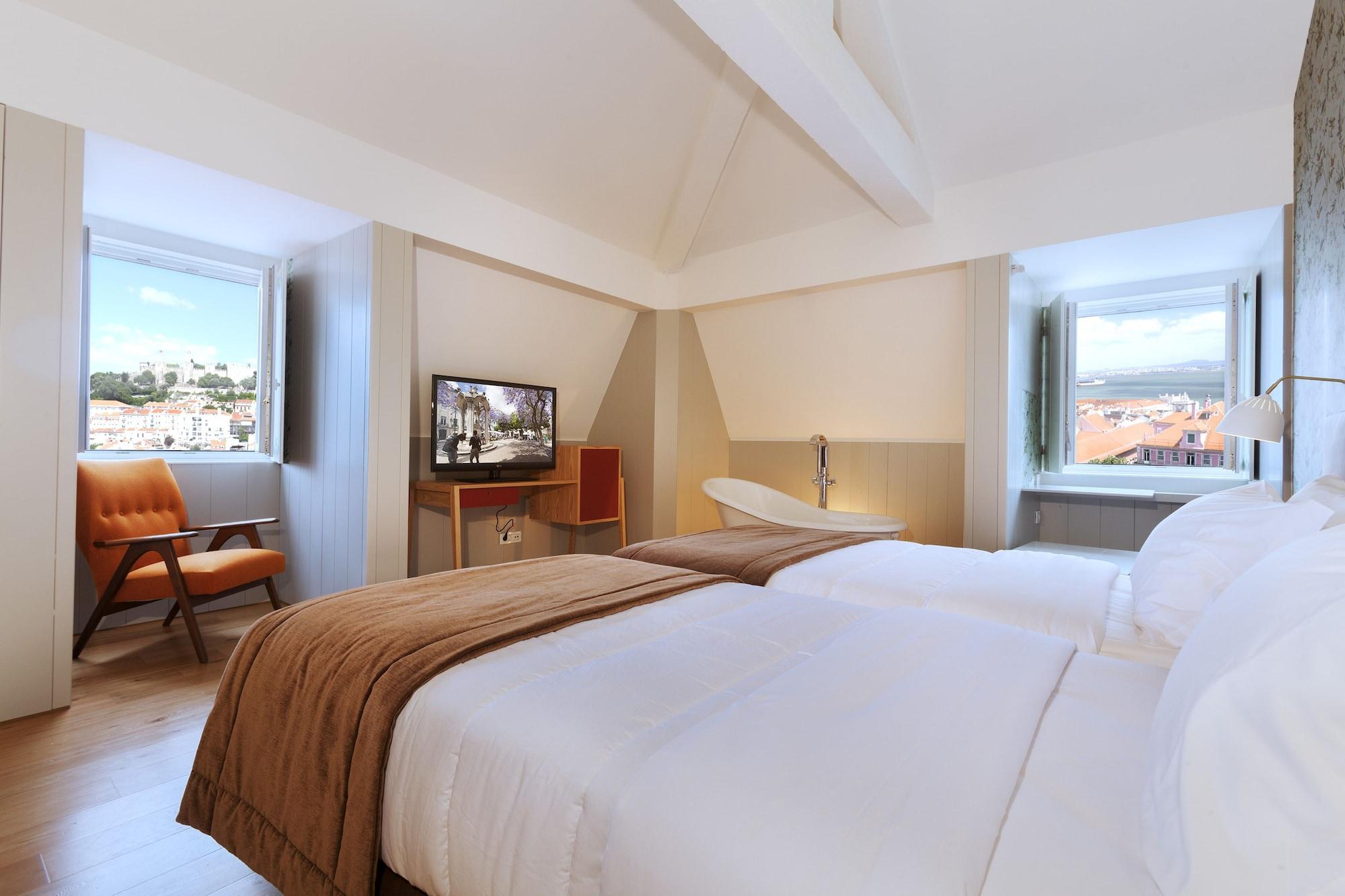 Varios Lisboa Carmo Hotel