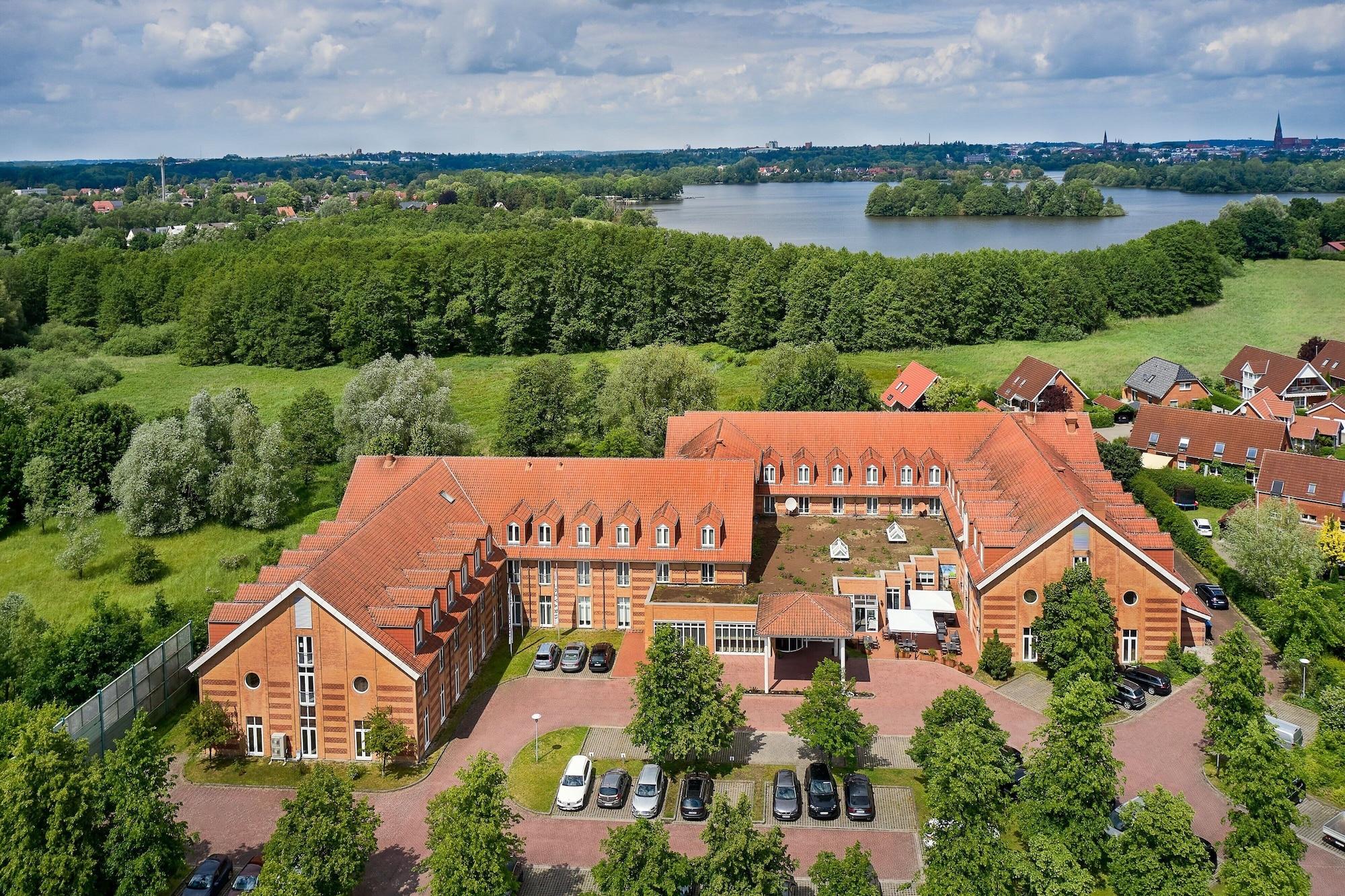 Vista Exterior Courtyard by Marriott Schwerin