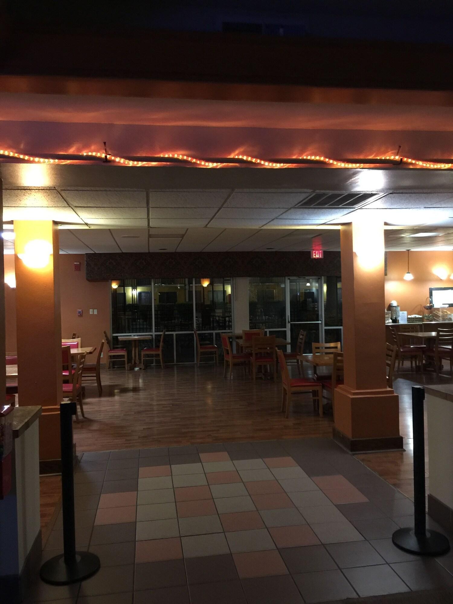 Restaurant Americas Best Value Inn Laredo