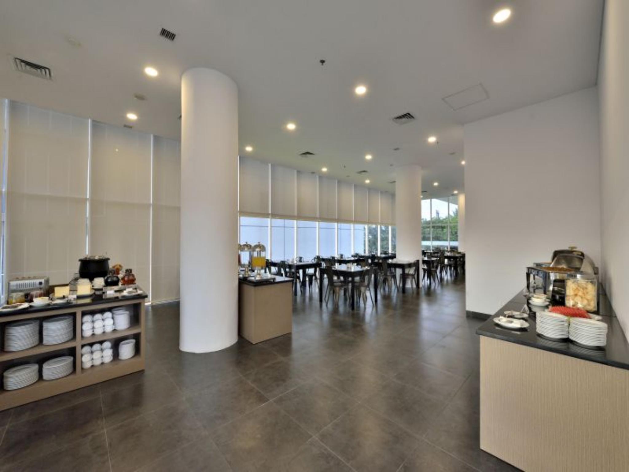 Restaurant Whiz Hotel Sudirman Pekanbaru