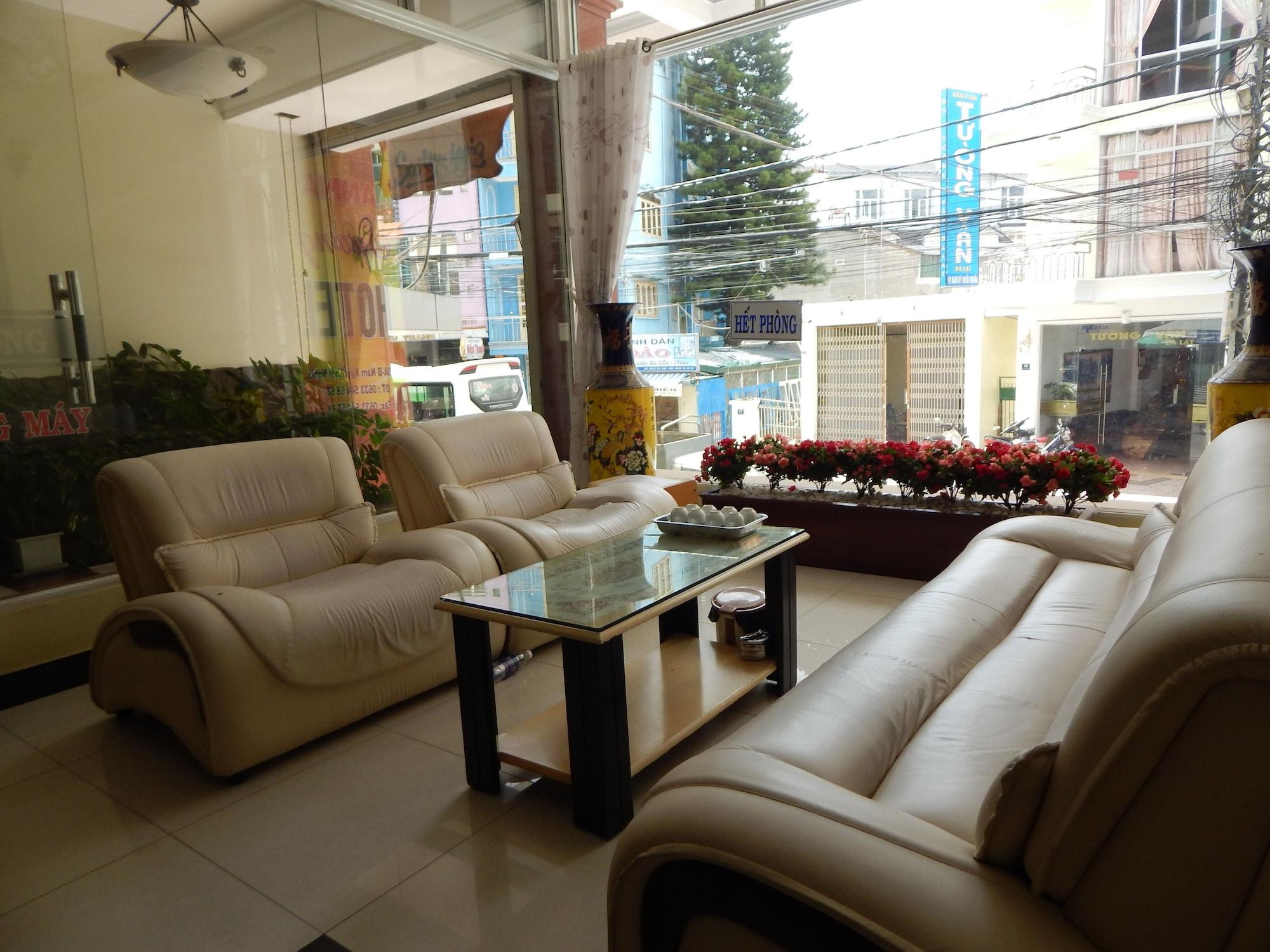 Vista Lobby Anna Suong