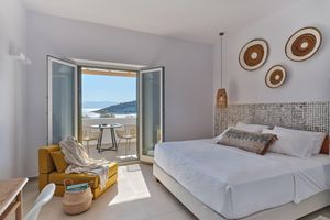 Alquiler Vacacional - Luxury Scarlet beachfront Villa with heated pool, Molos, Paros