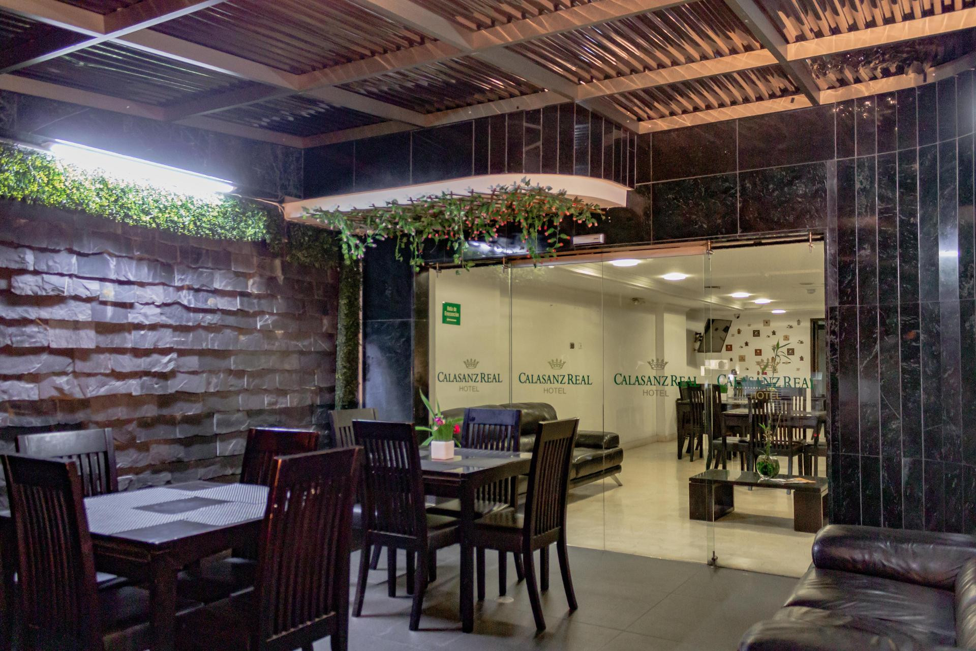 Vista Lobby Hotel Calasanz Real