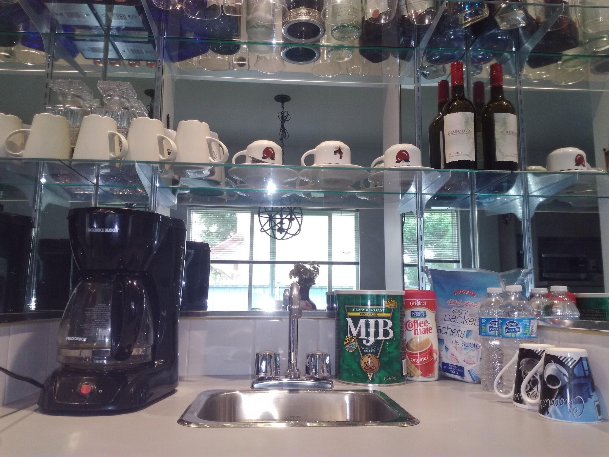 Bar/Salón Better Bed House