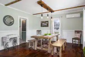 Alojamiento - Charming 4 bedroom farmhouse with large backyard